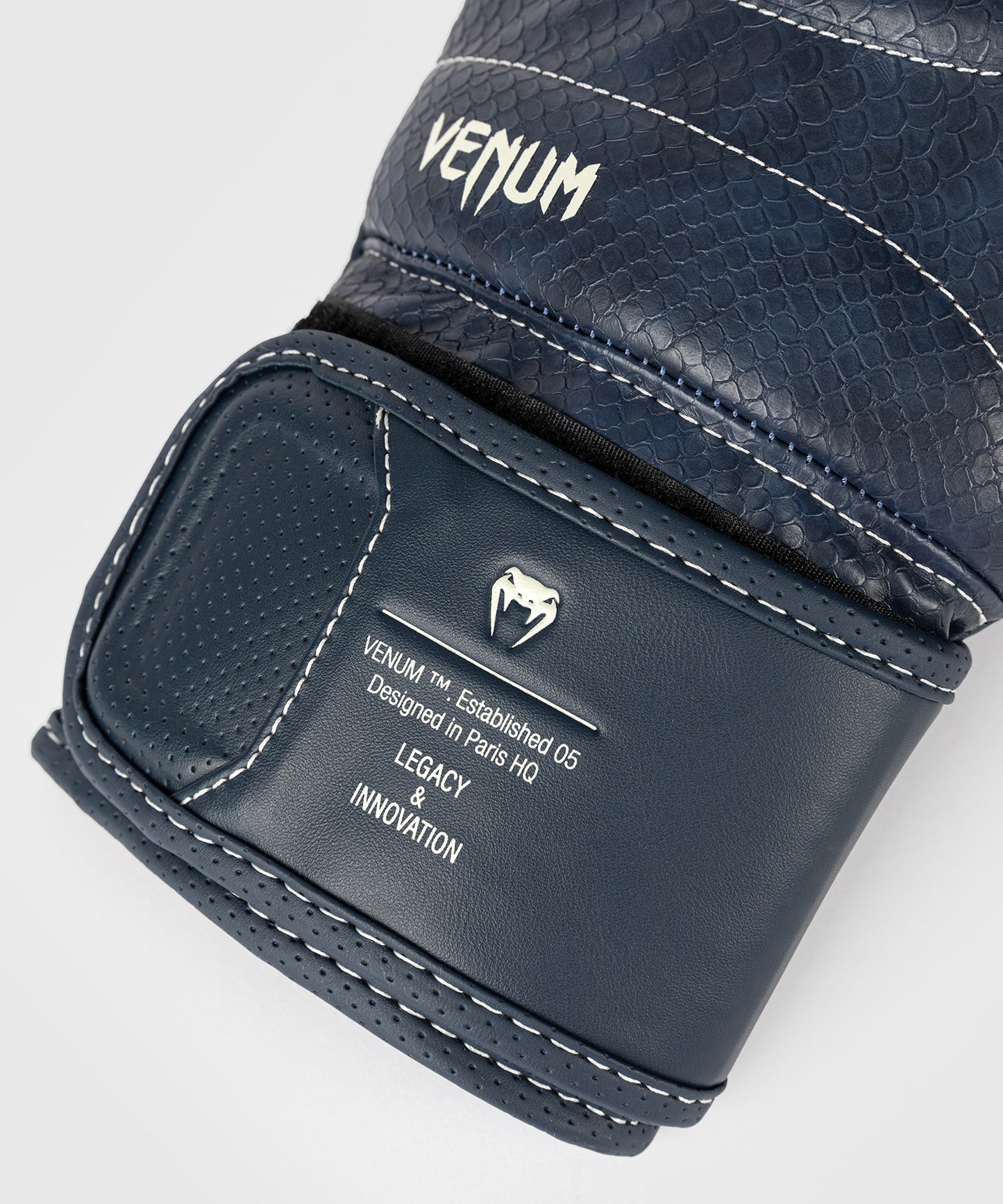 Gants de Boxe Venum Impact Evo Scales – Bleu Minuit