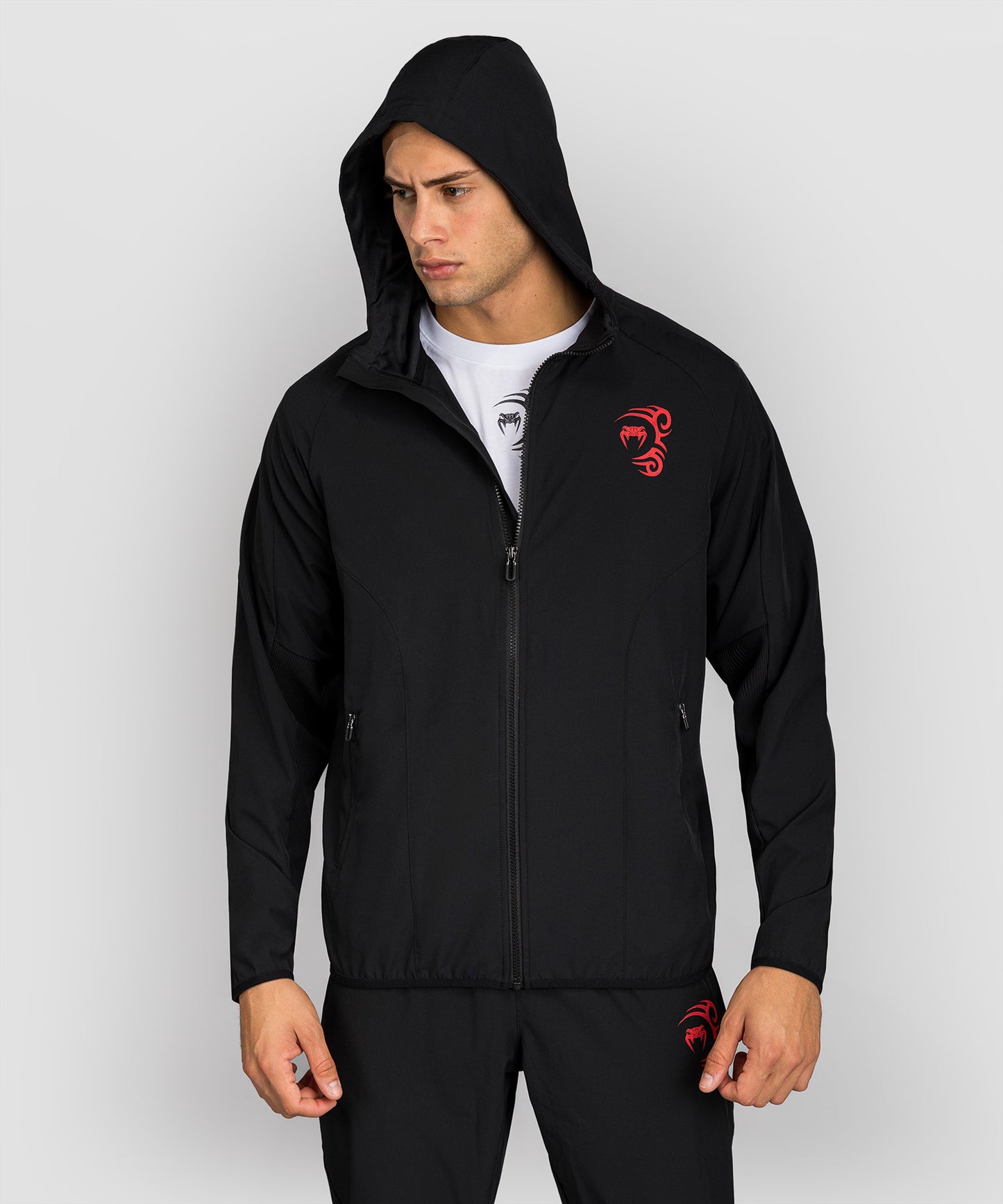 Venum x Mike Tyson Tiger Trackjacke - Tiefes Tiefschwarz/Intensives Rot