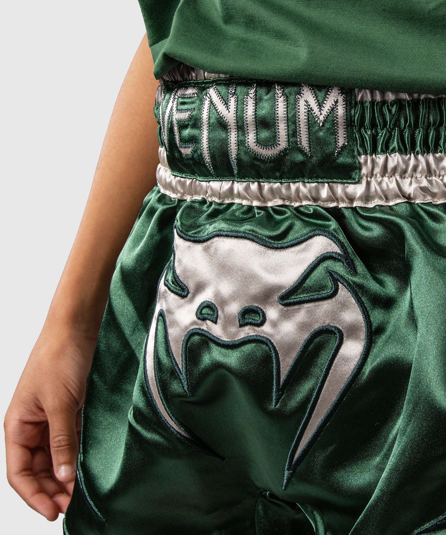Venum Inferno Short de Muay Thai – Verde Bosque/ Blanco Roto