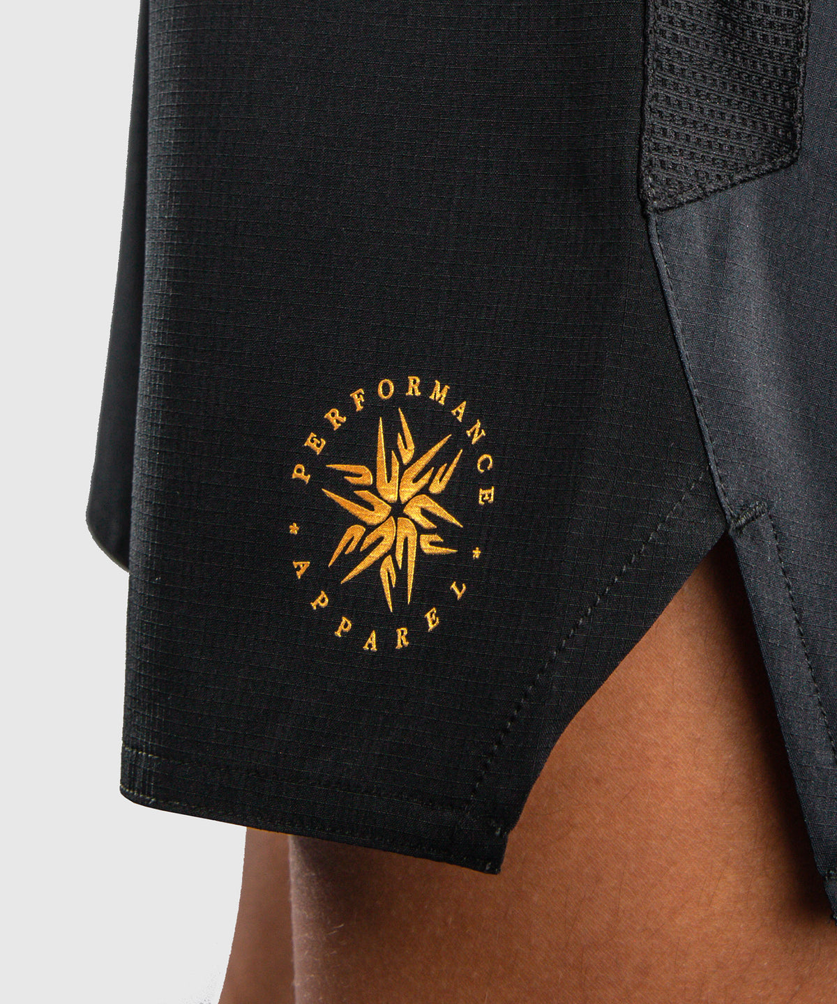 Venum Attack Fightshorts para niños - Negro/Dorado
