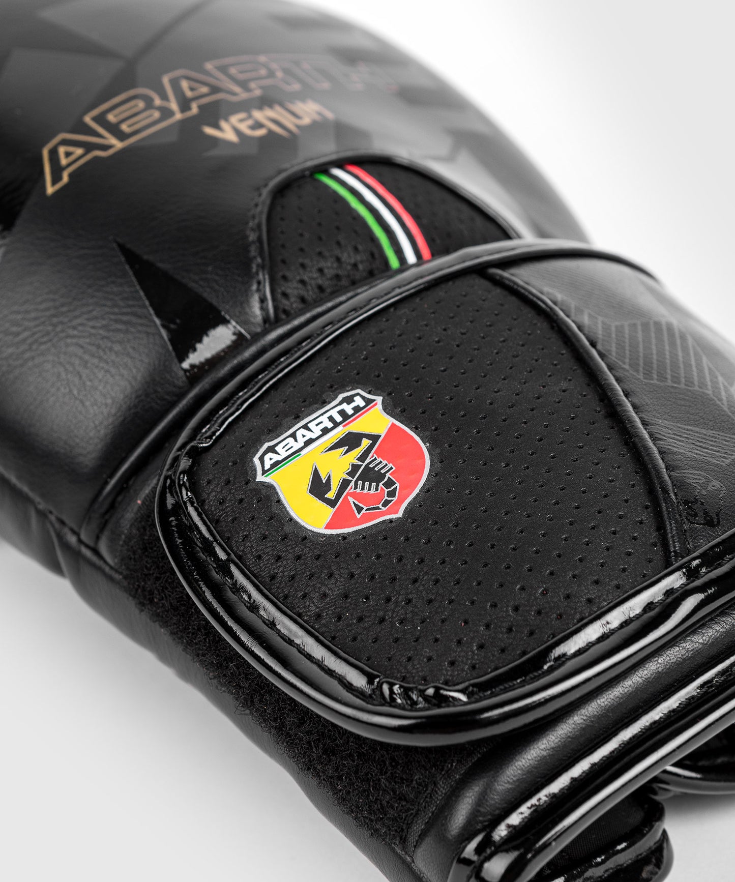 Gants de Boxe Venum Abarth #1 - Noir/Or