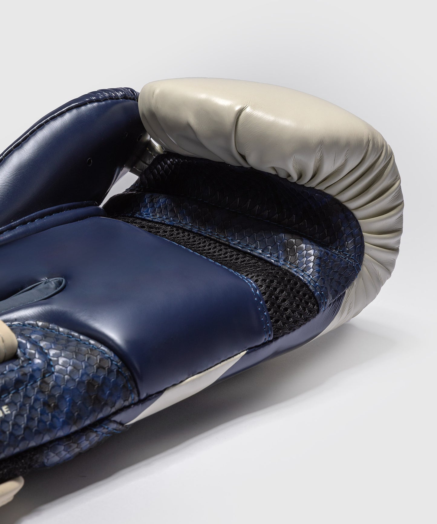 Venum Challenger 4.0 Scales Boxing Gloves - Midnight Blue