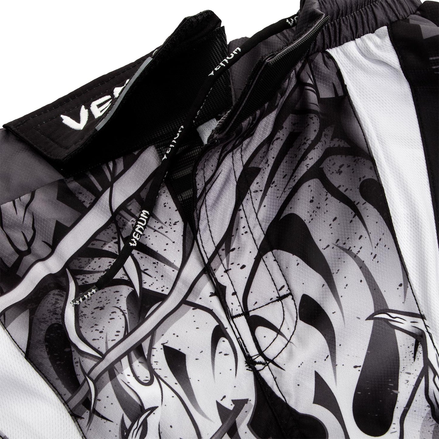 Venum Devil Fightshorts - White/Black