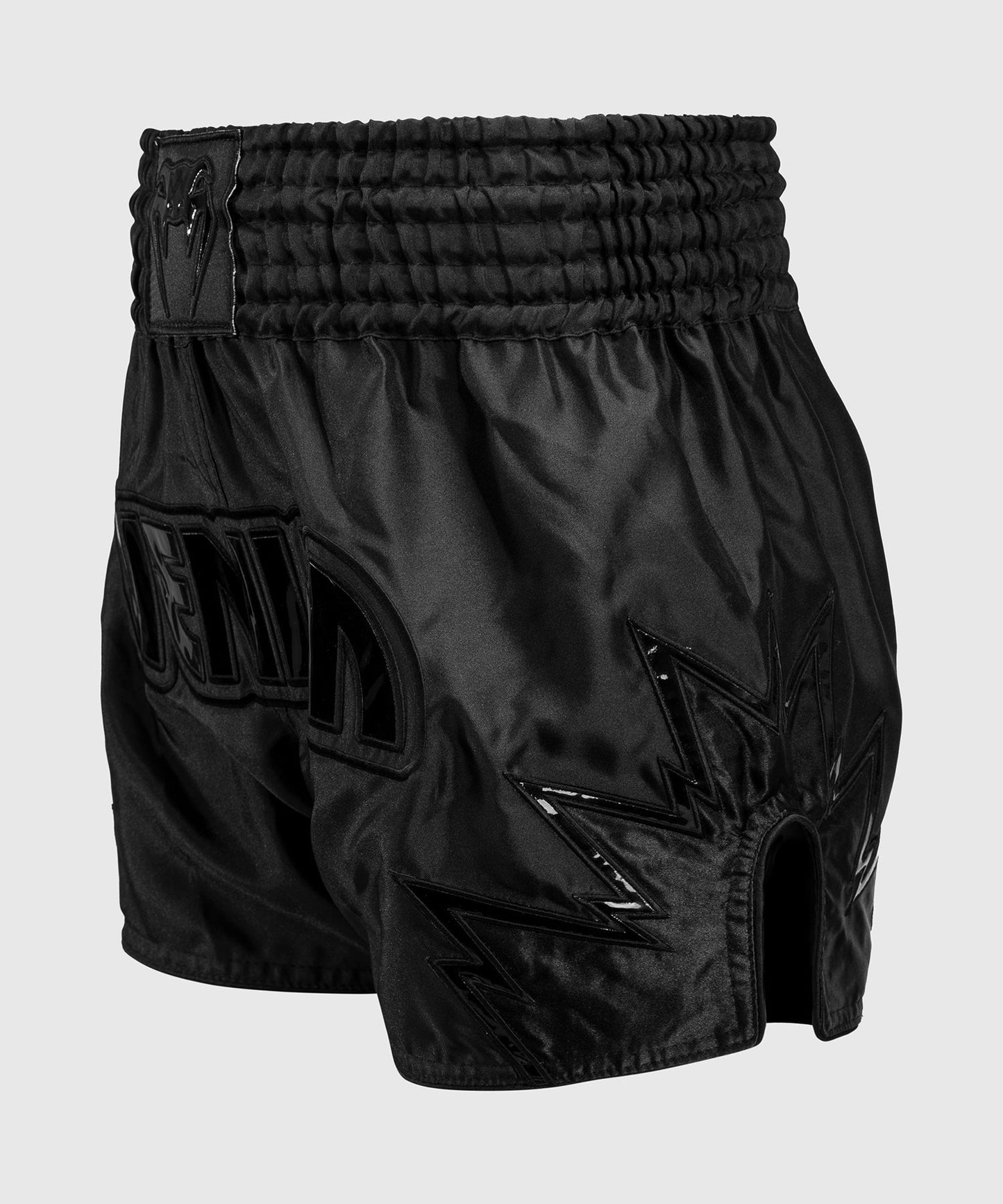 Pantalones cortos de Muay Thai Venum Inferno - Negro/Negro