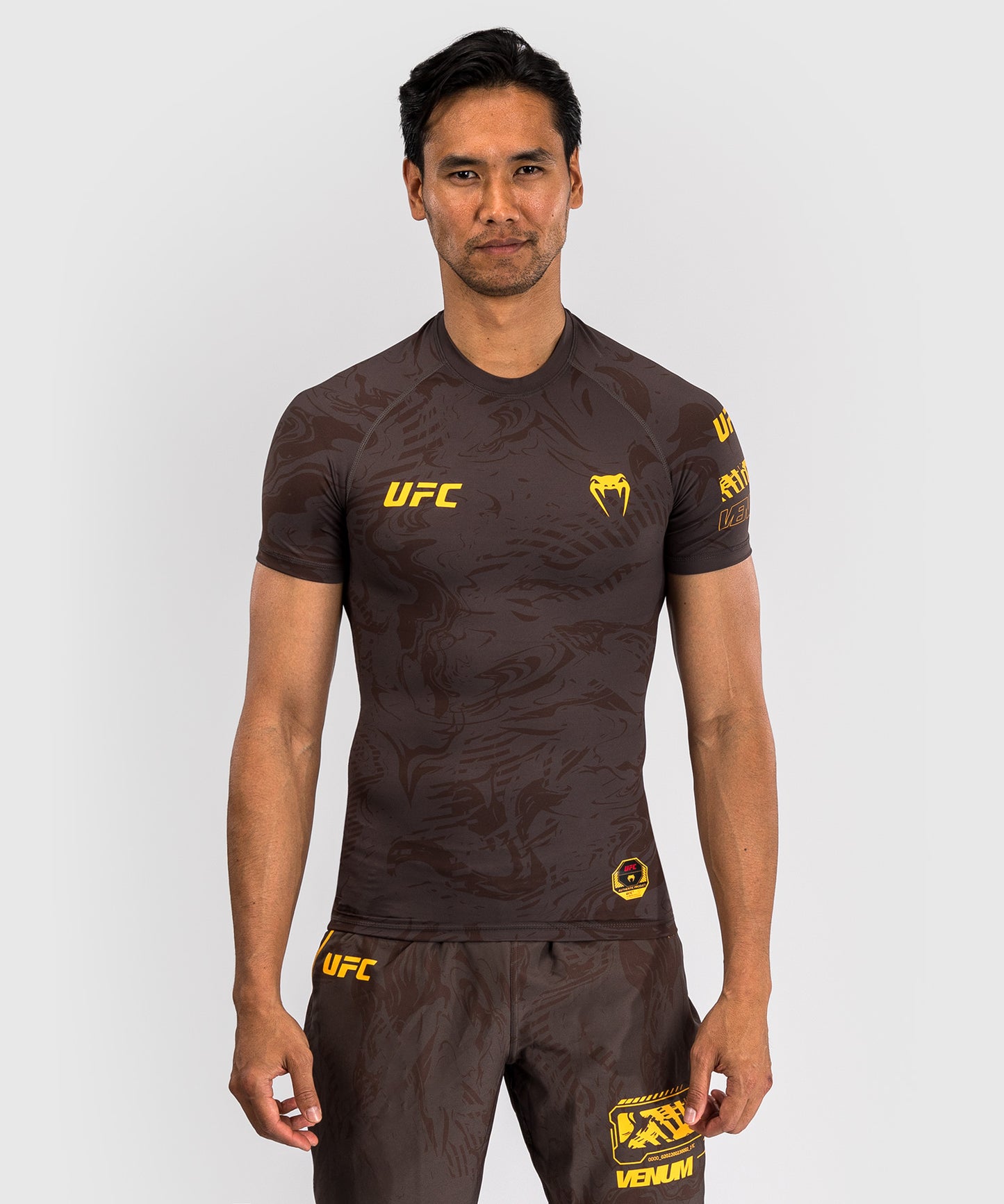 UFC Fusion by Venum Fight Week Herren Performance Kurzarm Rashguard - Erdiges Braun