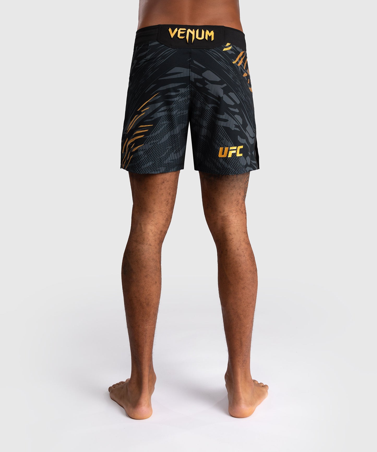 UFC Fusion by Venum Authentic Fight Night Shorts da Lotta per Uomo - Fit Corto - Champion