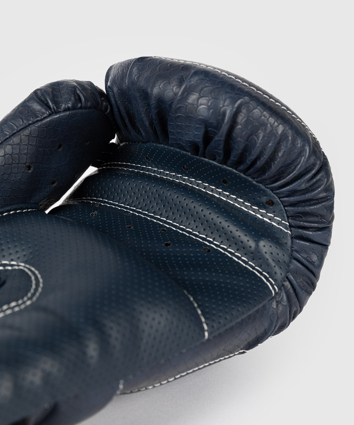 Gants de Boxe Venum Impact Evo Scales – Bleu Minuit