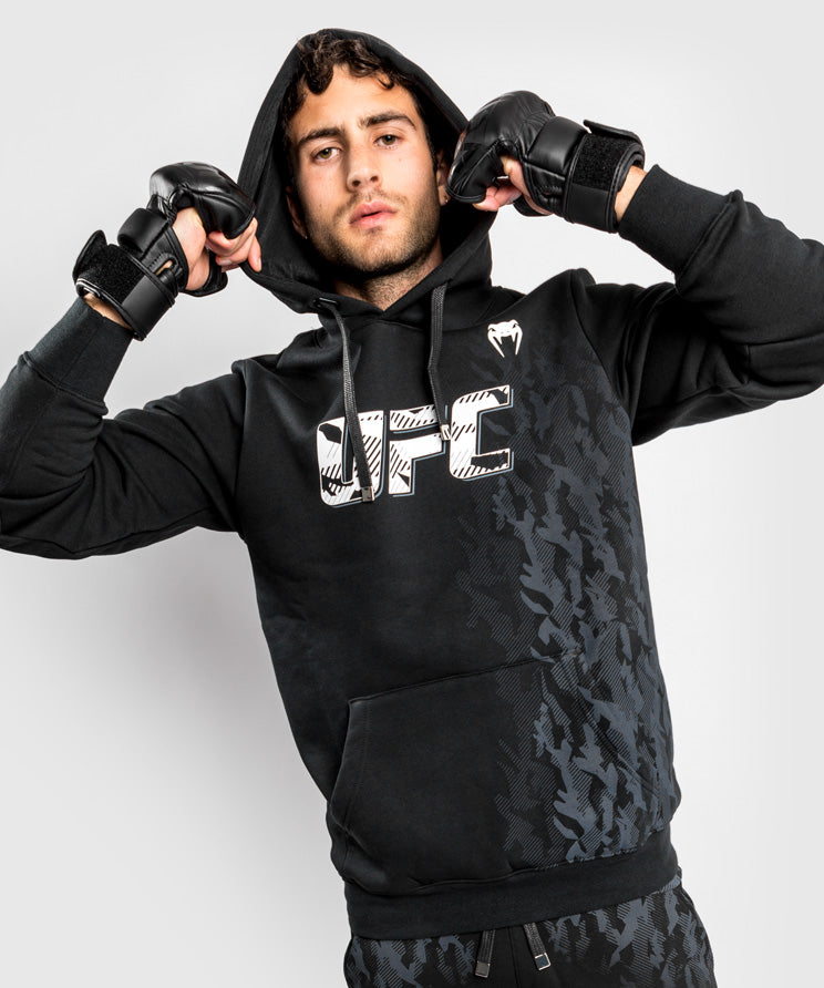 UFC Venum Authentic Fight Week Herren Pullover Hoodie - Schwarz