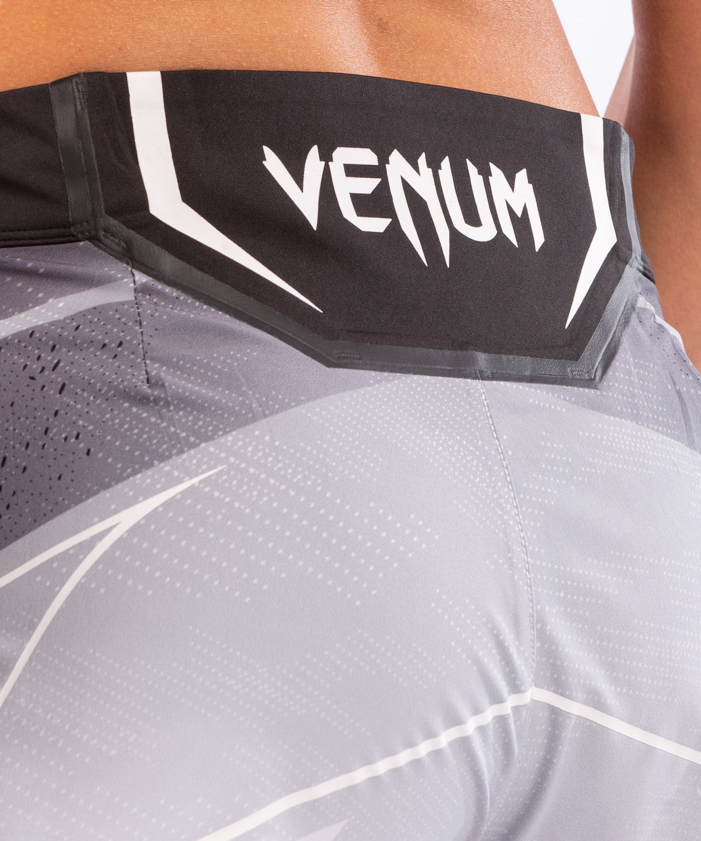 Fightshorts Donna UFC Venum Authentic Fight Night - Vestibilità Corta - Bianco
