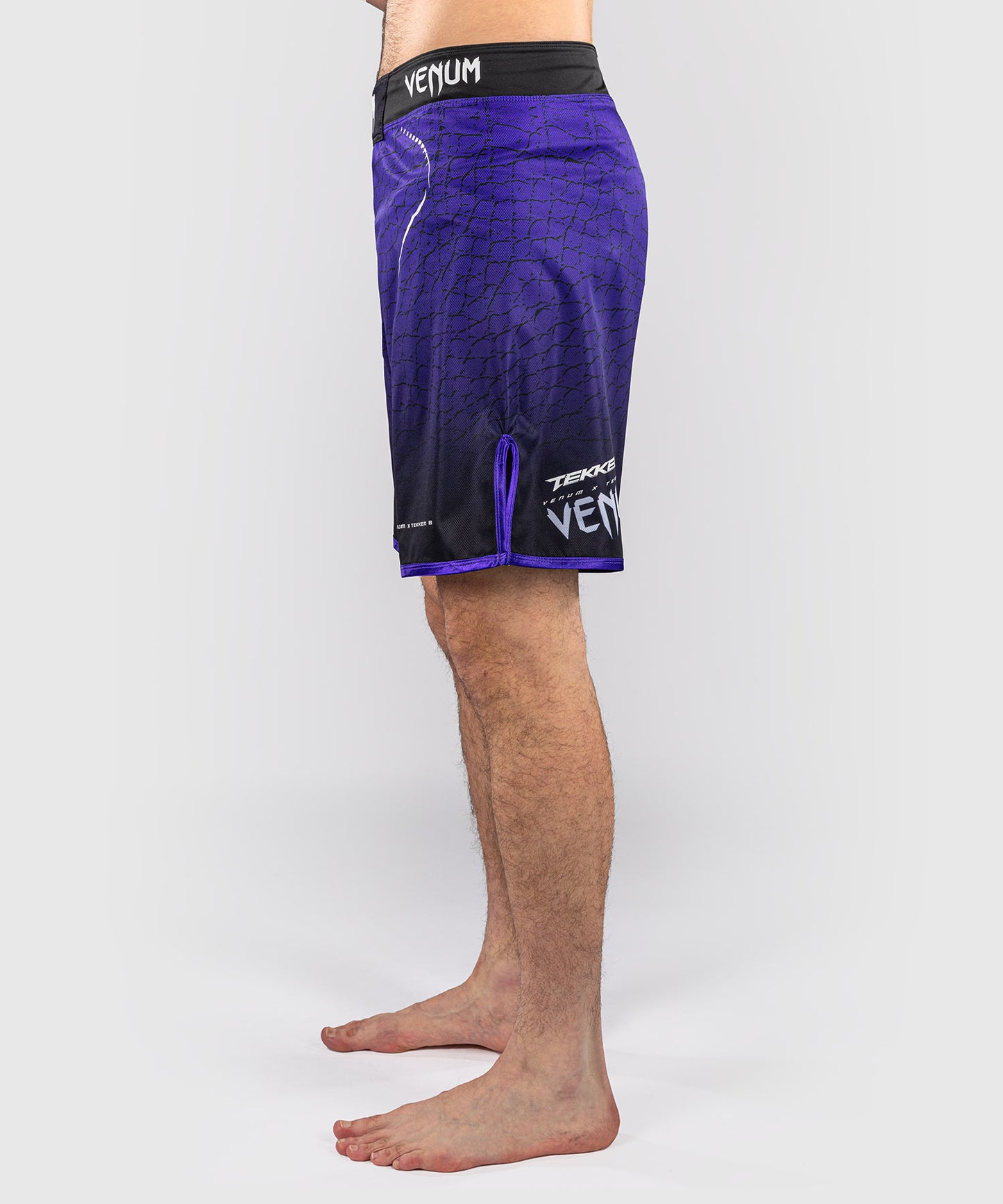 Venum x TEKKEN 8 Short de Combate Kazuya - Negro/Morado