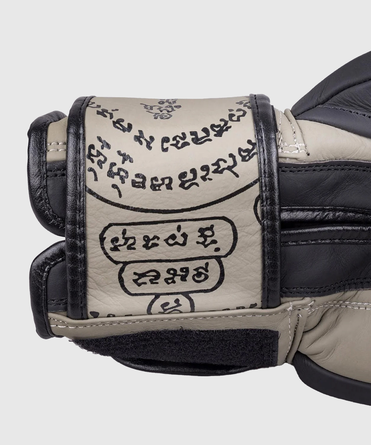 8 Weapons 8 Ways Yant Boxhandschuhe - Schwarz/Sand