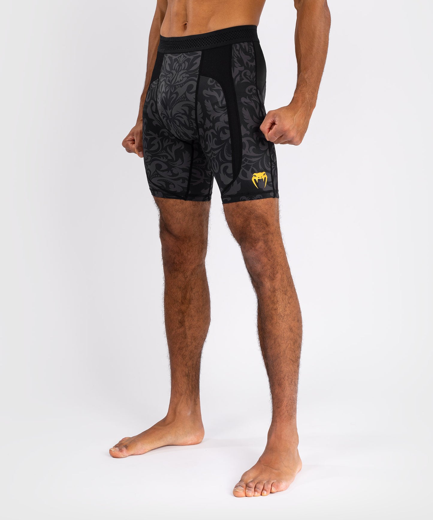 Venum x Topuria Unmatched Edition Pantaloncini a compressione - Nero/Oro