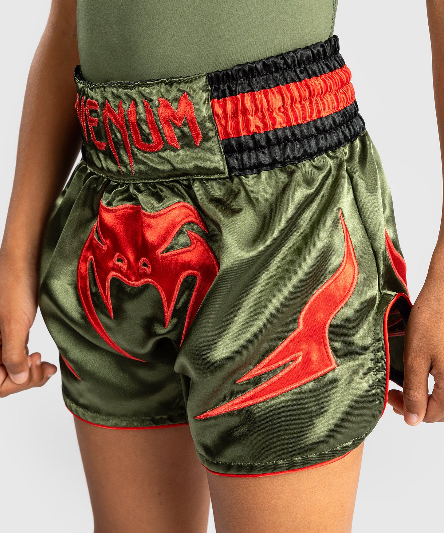 Short de Muay Thai pour Enfants Venum Inferno - Vert militaire/Orange