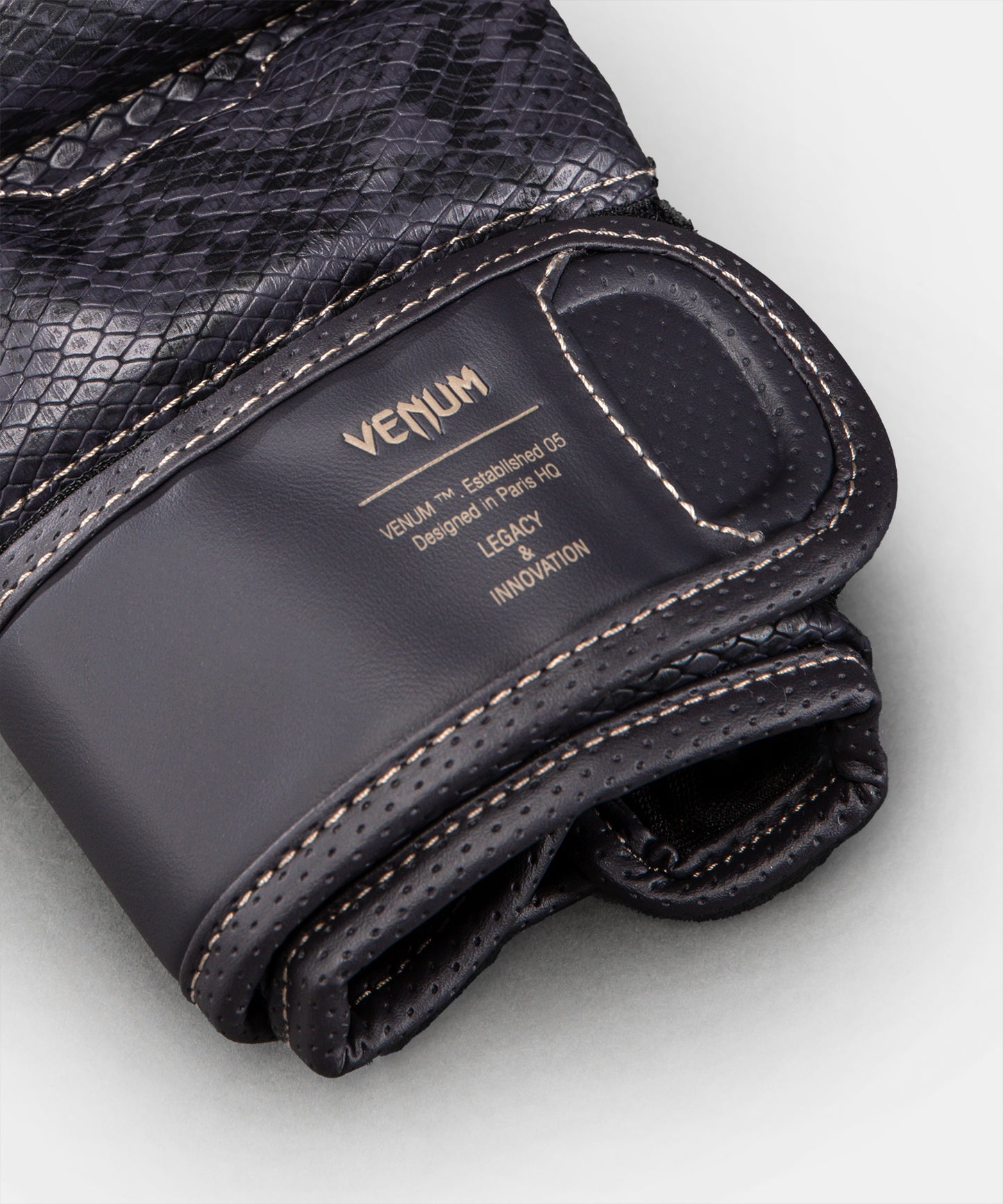 Venum Impact Evo Scales Guantes de Sparring MMA – Púrpura Oscuro