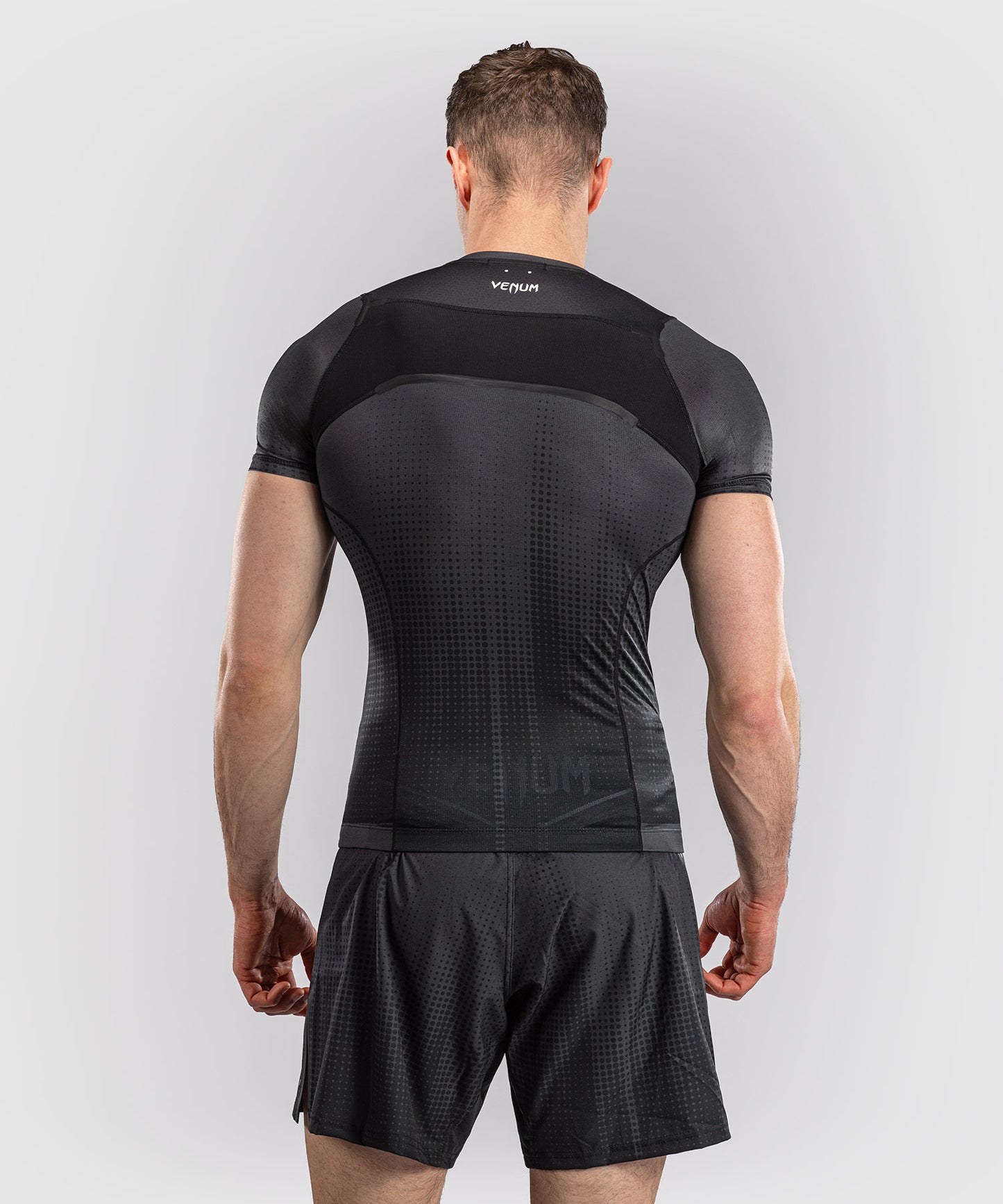 Venum Stealth Kurzarm Rashguard – Schwarz/Weiß
