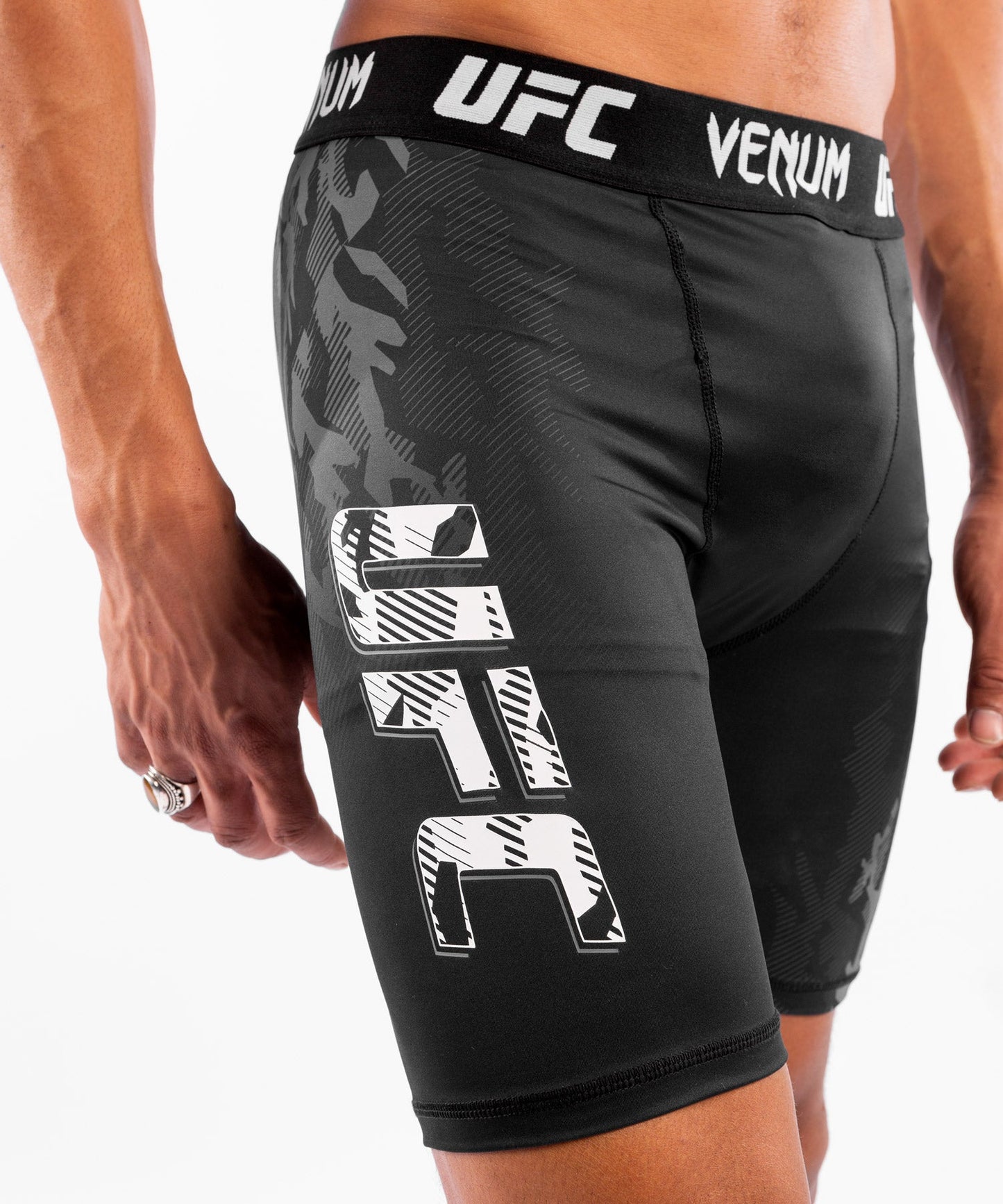 UFC Herren Kompressionsshorts Venum Authentic Fight Week - Schwarz
