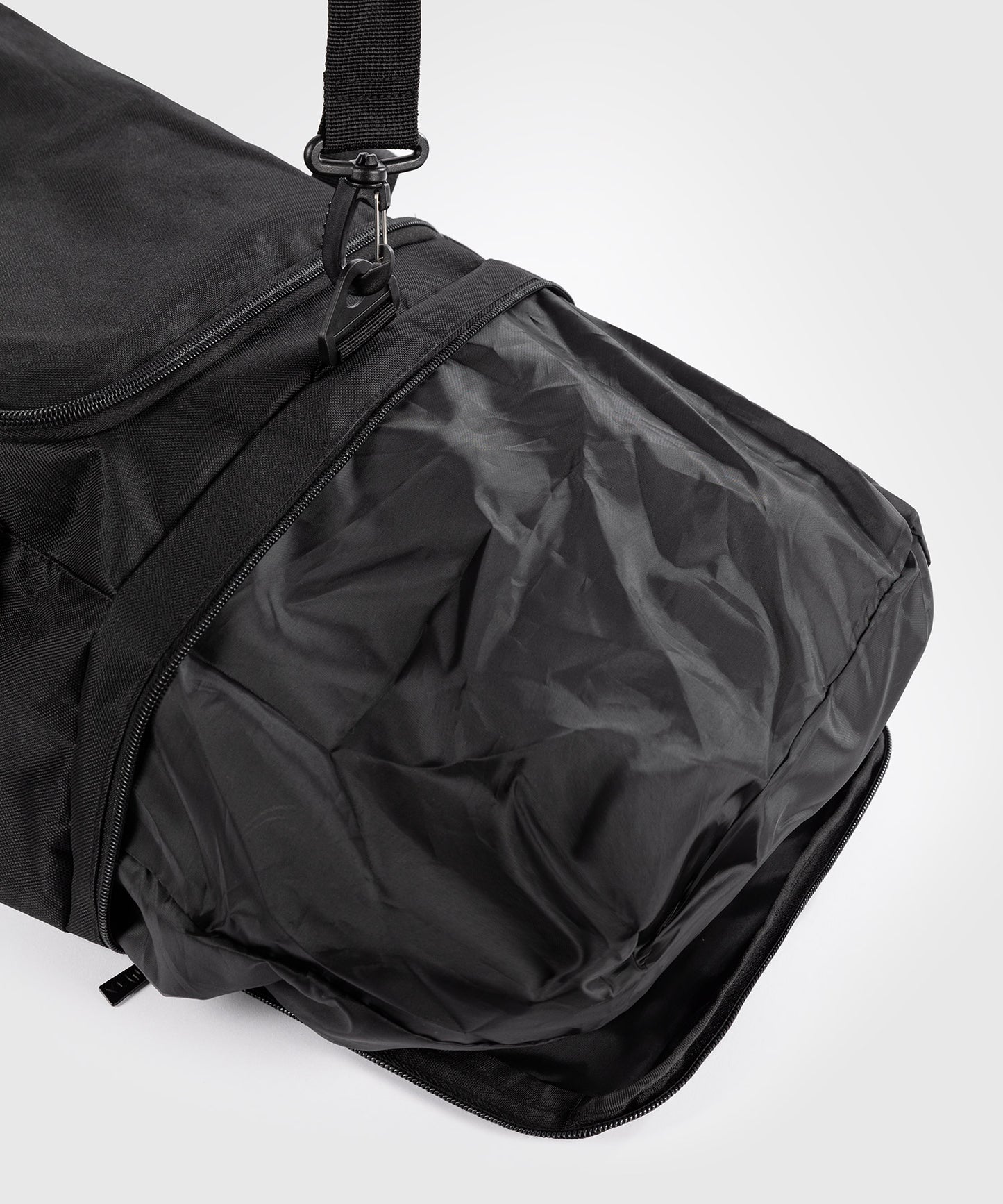 Venum Essential Sporttasche (61L) - Schwarz