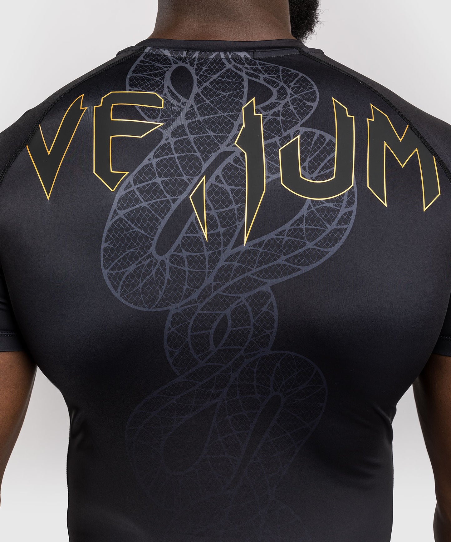 Venum Serpenti Rashguard de Manga Corta – Negro/Plata/Dorado