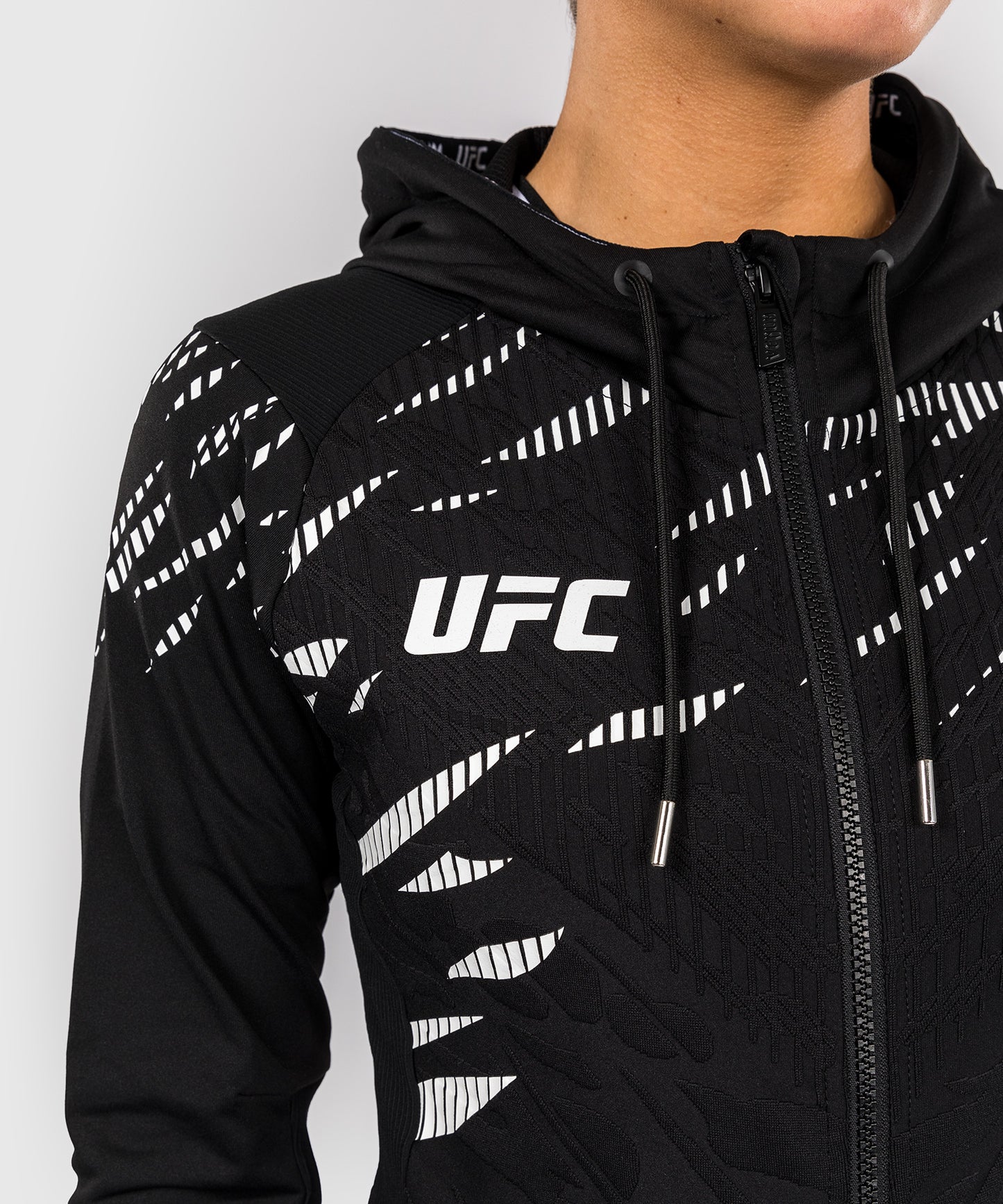 UFC Fusion by Venum Authentic Fight Night Damen Walkout Hoodie - Schwarz