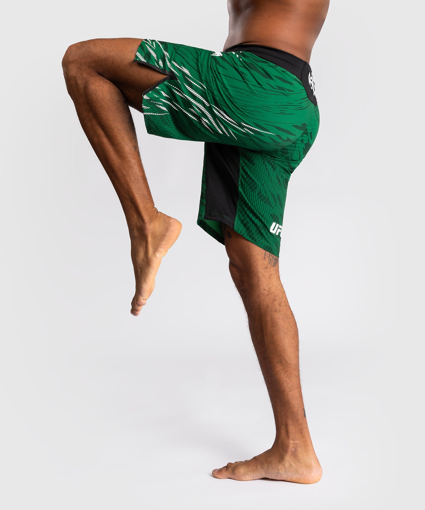 UFC Fusion by Venum Authentic Fight Night Herren Fight Short - Long Fit - Grün
