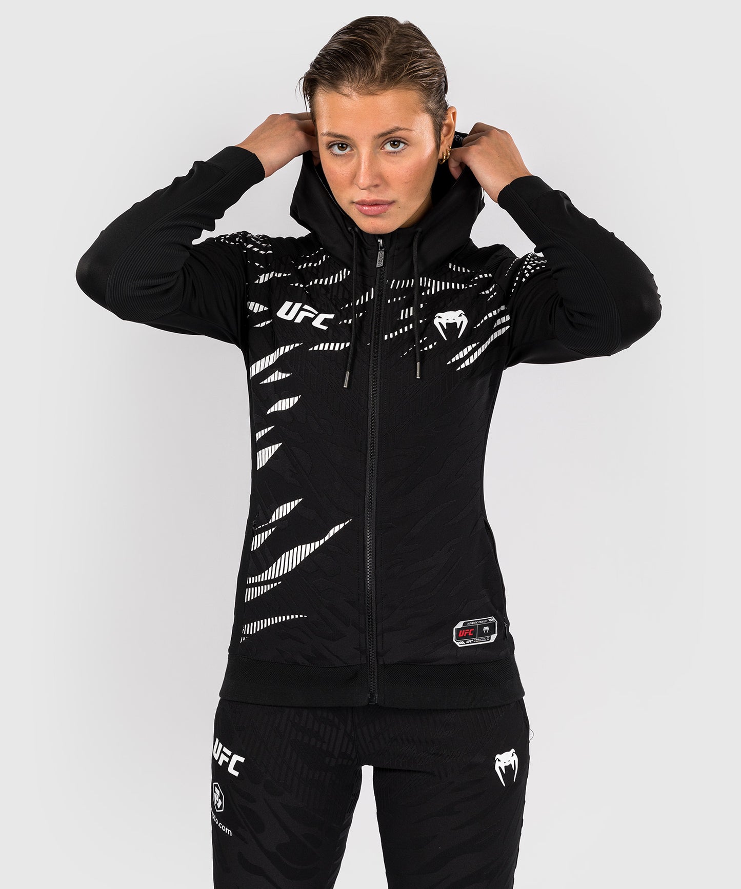 UFC Fusion by Venum Authentic Fight Night Damen Walkout Hoodie - Schwarz