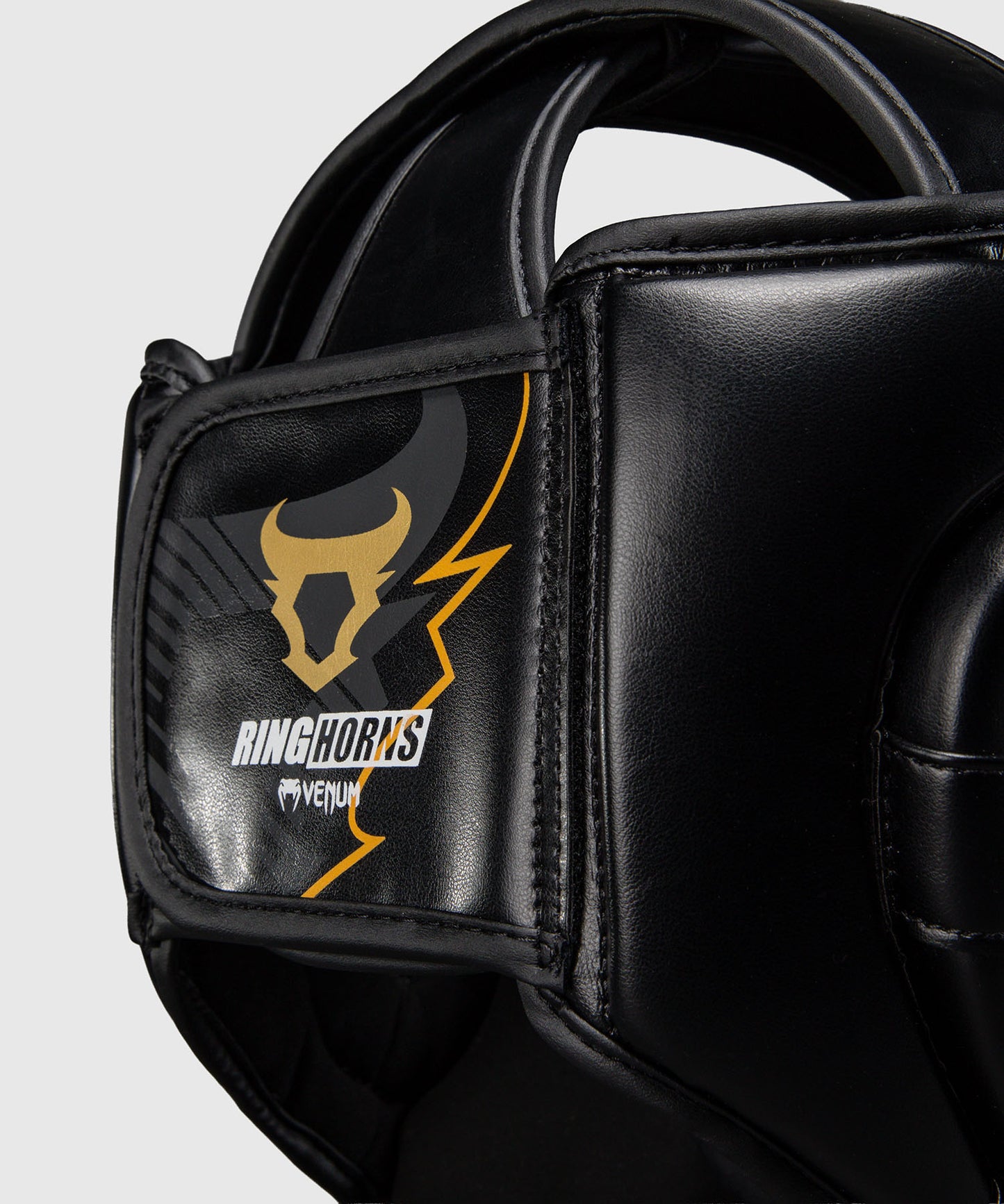 Venum Ringhorns Charger Kopfschutz – Schwarz/Gold