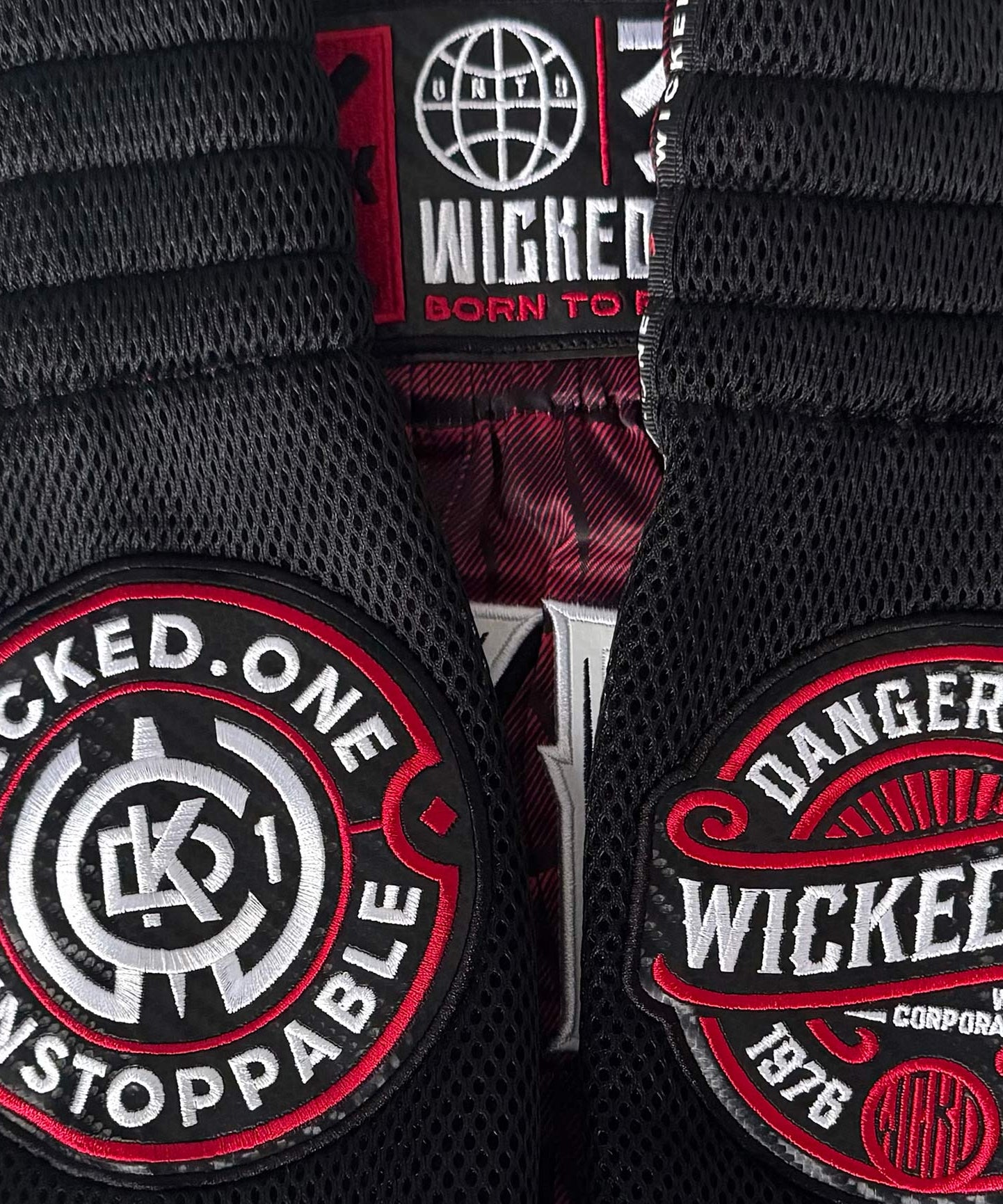 Short De Muay Thai Wicked One Caïman - Rouge / Noir