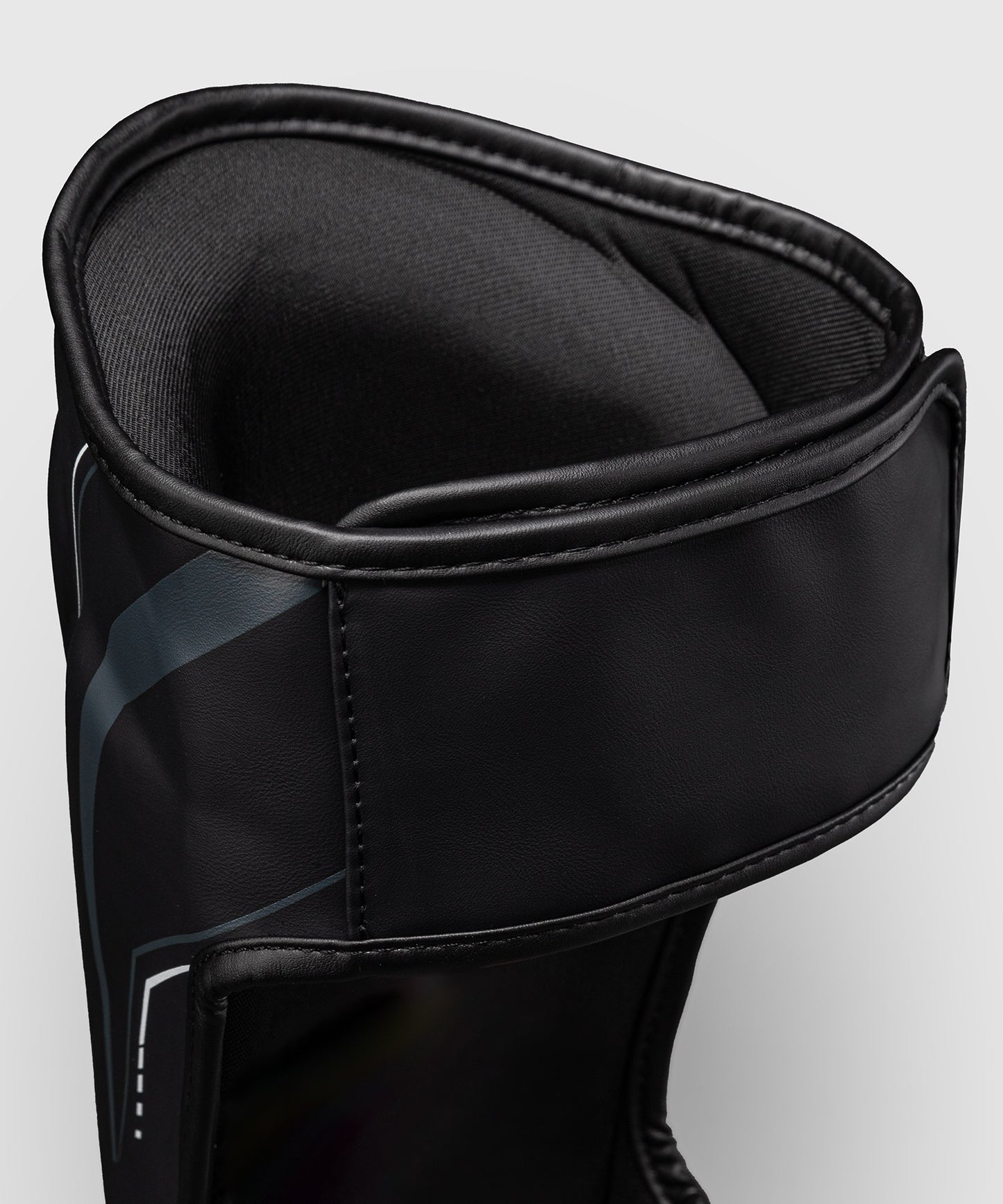 Protège-tibias Venum Streamline – Noir/Blanc