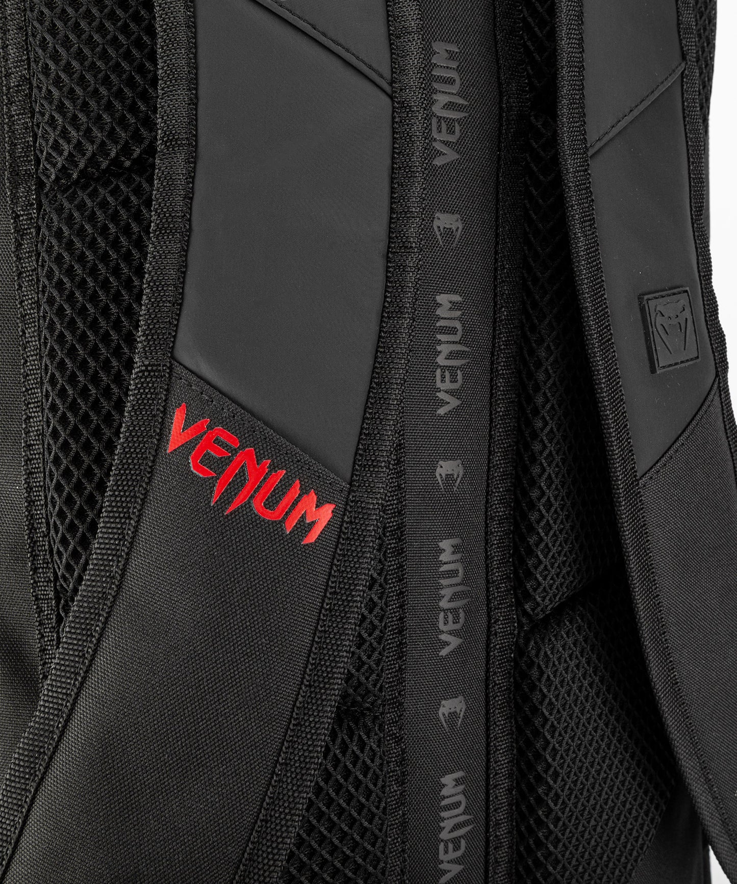 Sac à Dos Venum Challenger Xtrem Evo (50-63L) – Noir/Rouge