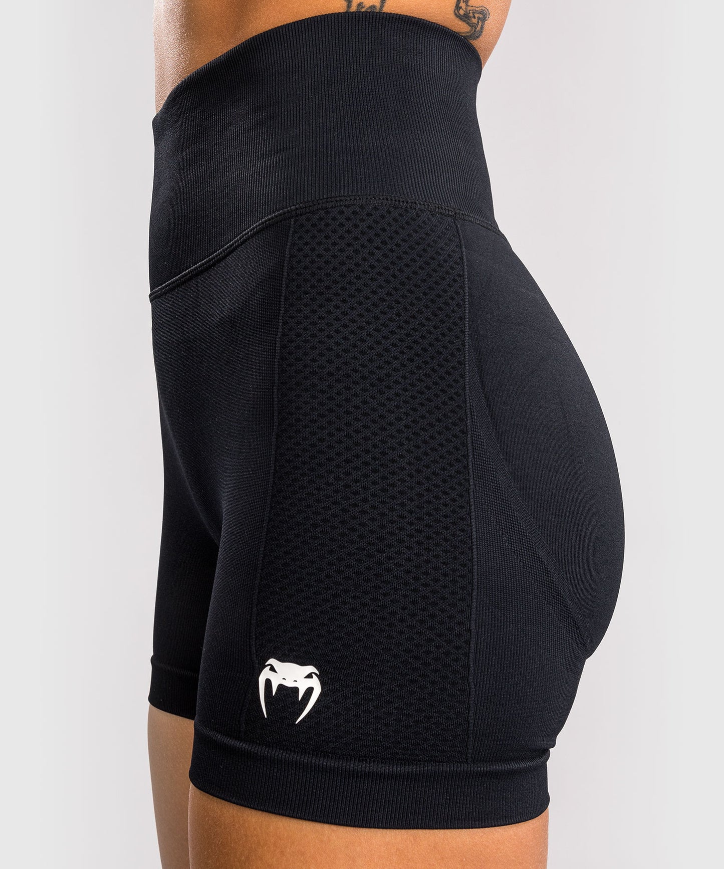 Venum Sculpt Shorts Vale Tudo – Negro/Blanco