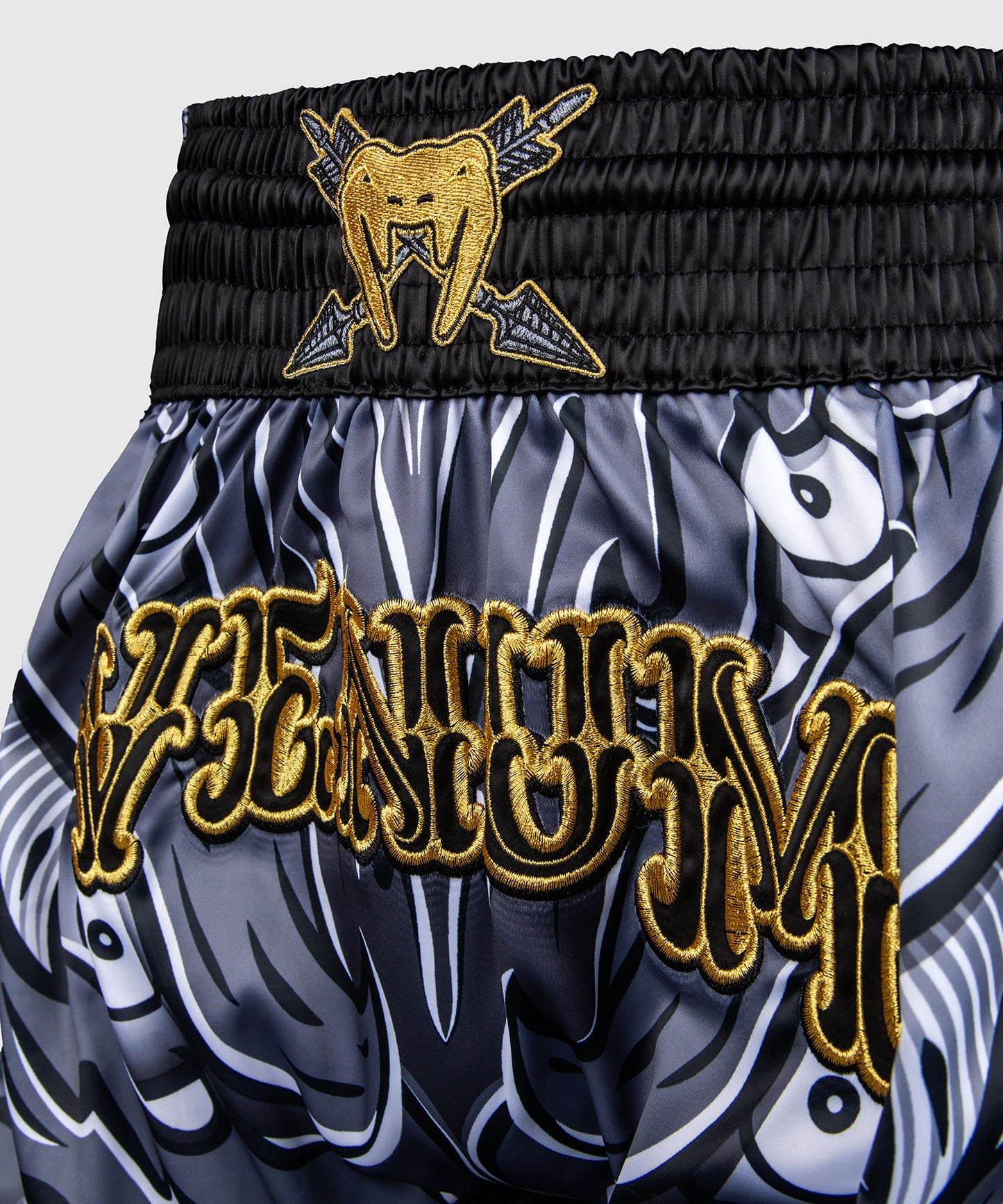 Short de Muay Thaï Venum Wolf Atak – Noir/Gris