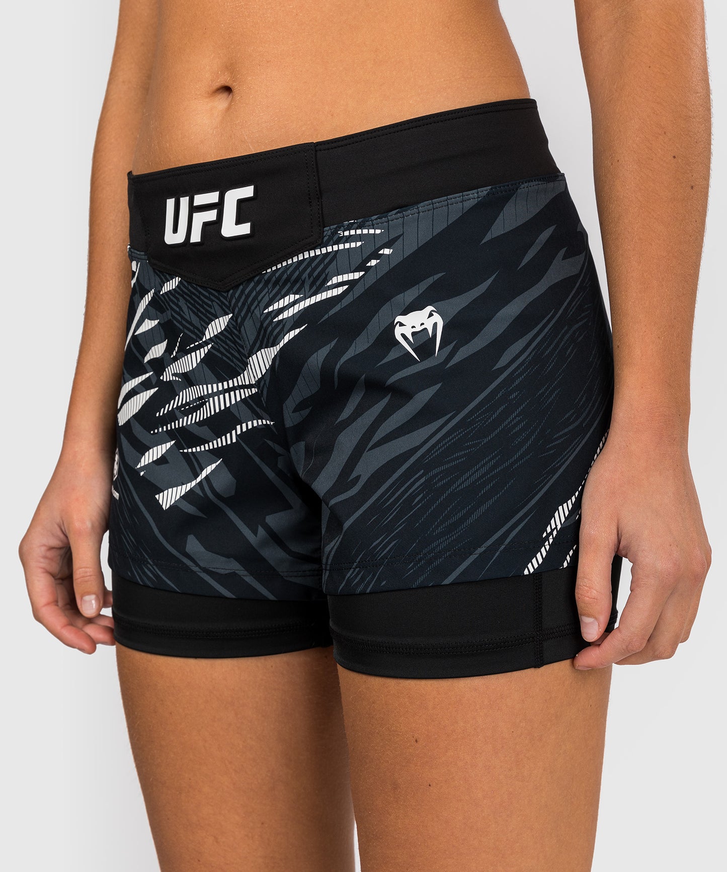 Shorts de Combat pour Femmes UFC Fusion by Venum Authentic Fight Night - Noir