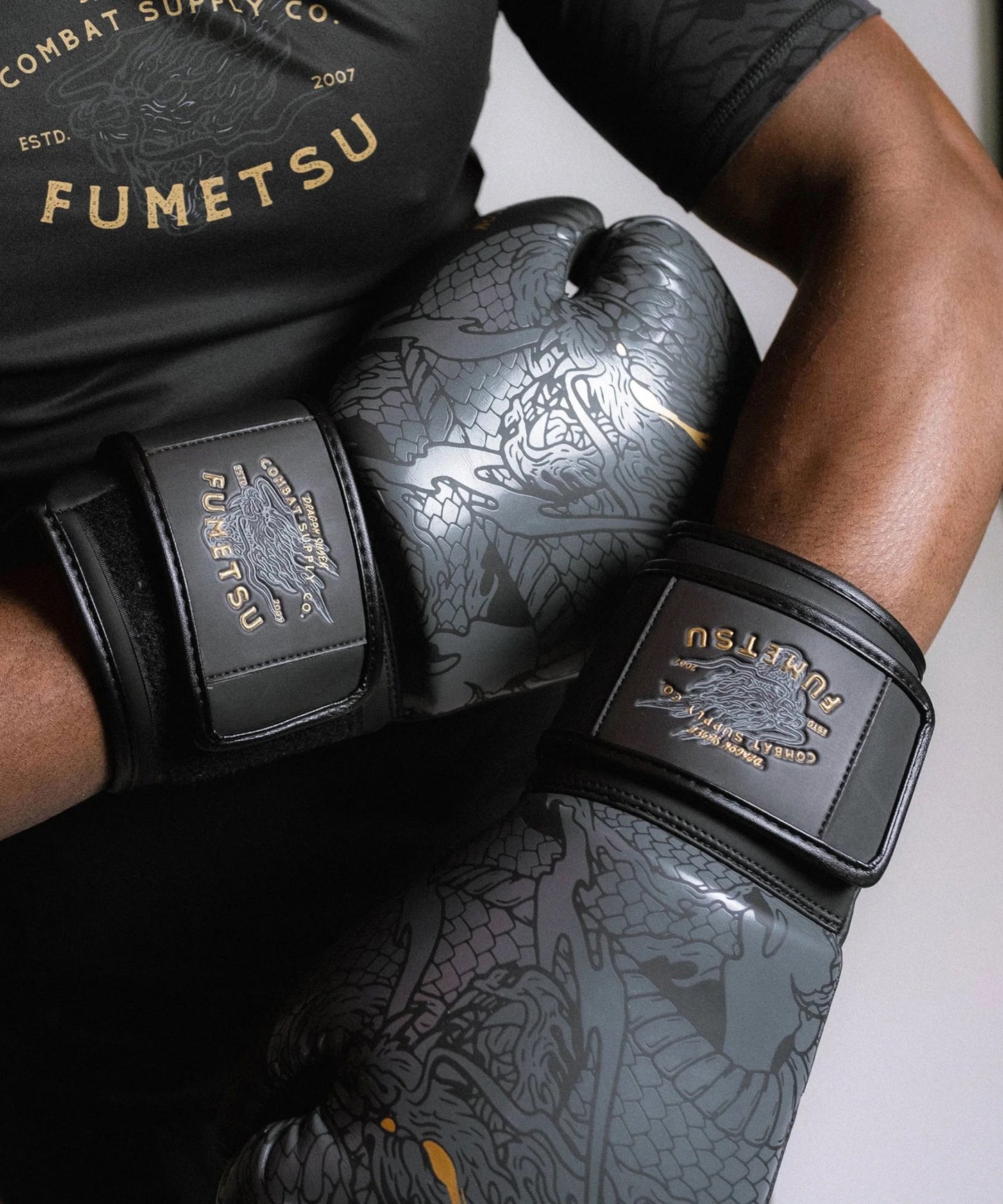 Fumetsu Dragon Slayer Boxing Gloves - Black/Gold