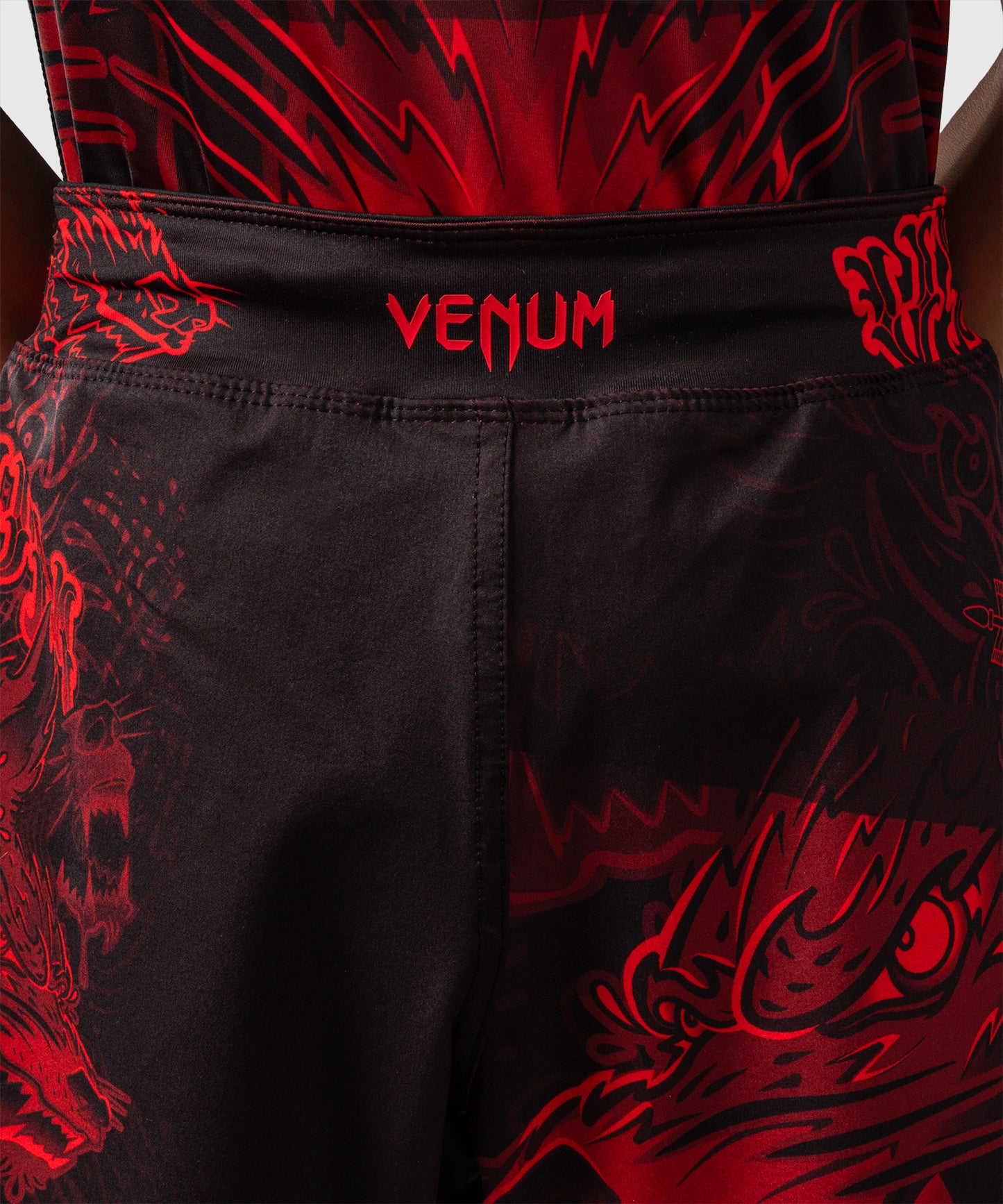 Venum Wolf Atak Kinder Fightshorts – Schwarz/Rot