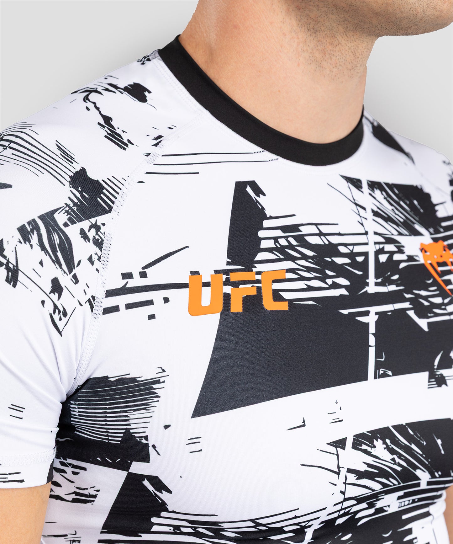UFC Zenith by Venum Authentic Fight Week Performance Kurzarm Rashguard Herren - Weiß