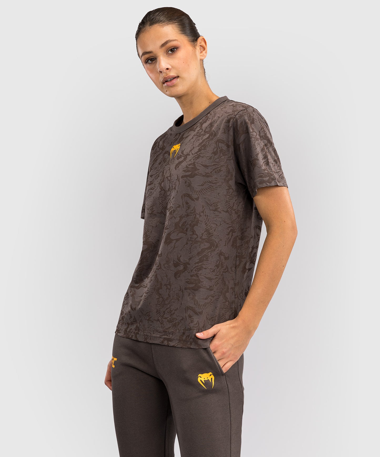 UFC Fusion by Venum Fight Week Damen Kurzarm Baumwoll T-Shirt - Erdiges Braun