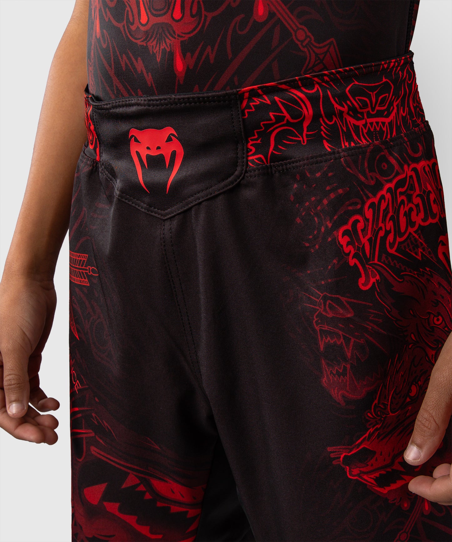 Venum Wolf Atak Kinder Fightshorts – Schwarz/Rot