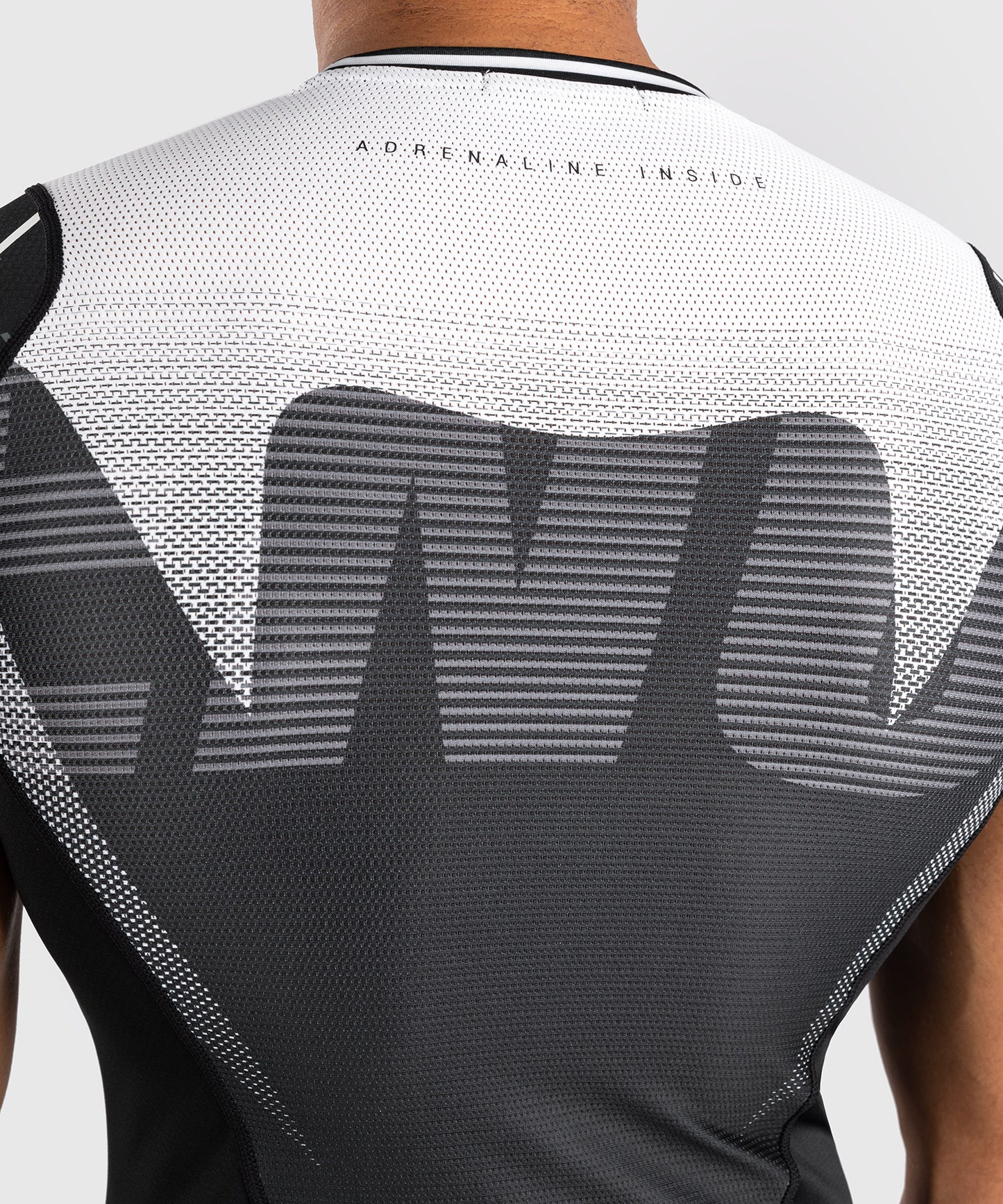 Venum Adrenaline Rashguard Manga Corta – Negro/Gris Plateado