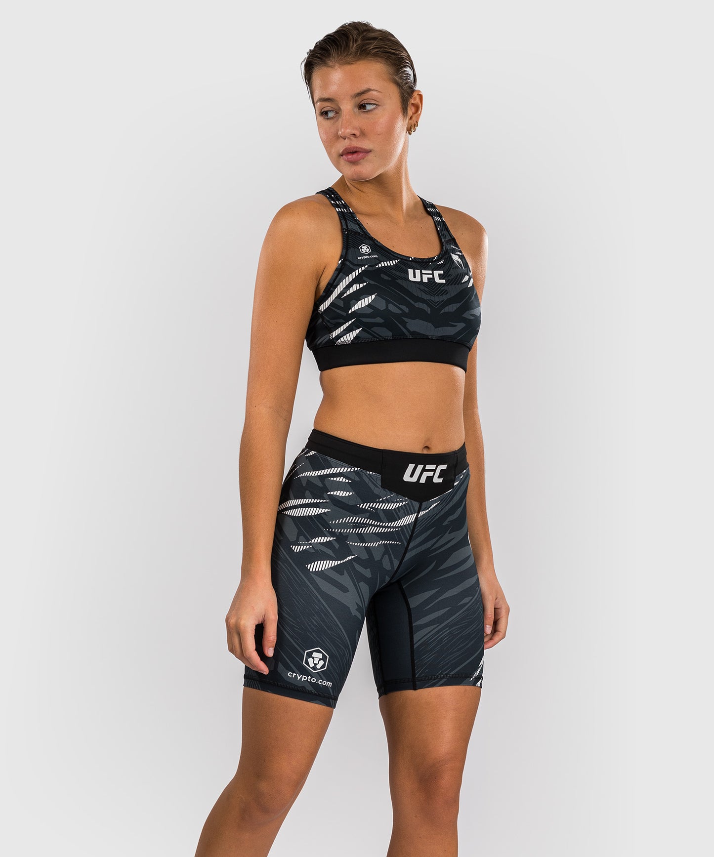 UFC Fusion by Venum Authentic Fight Night Vale Tudo Shorts para Mujer - Ajuste Largo - Negro