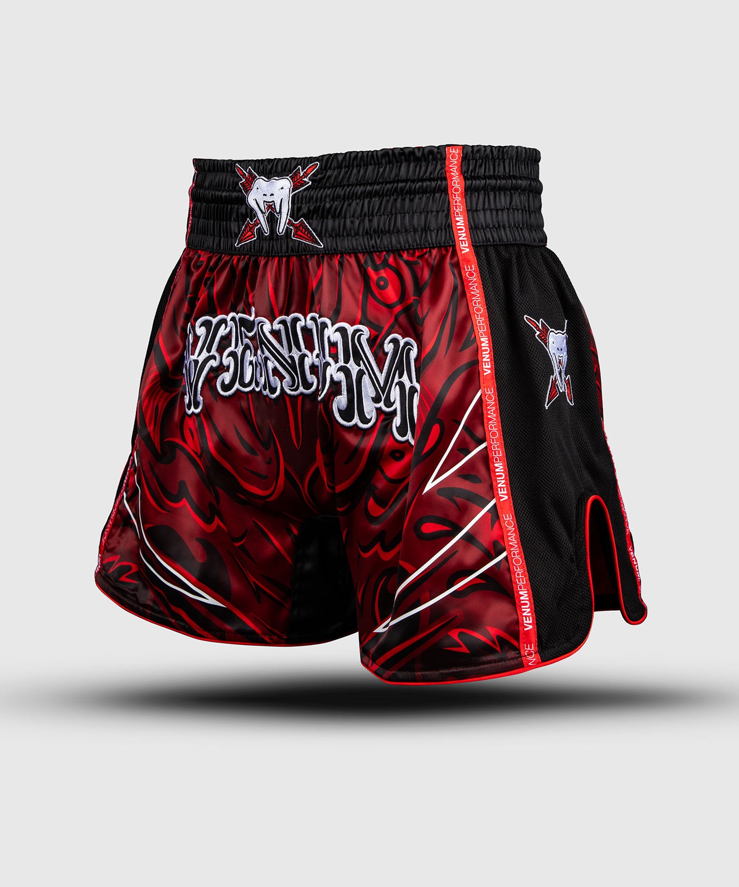 Short de Muay Thaï Venum Wolf Atak – Noir/Rouge