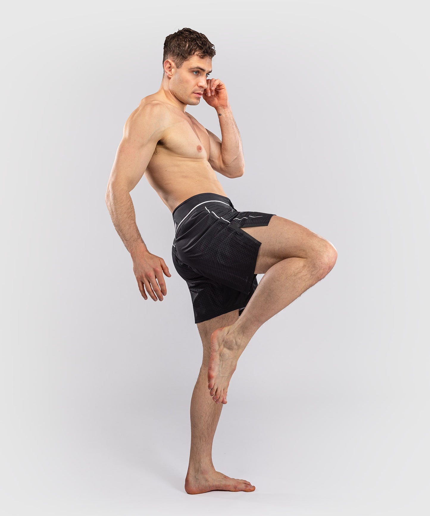 Venum Stealth Fightshorts - Black/White