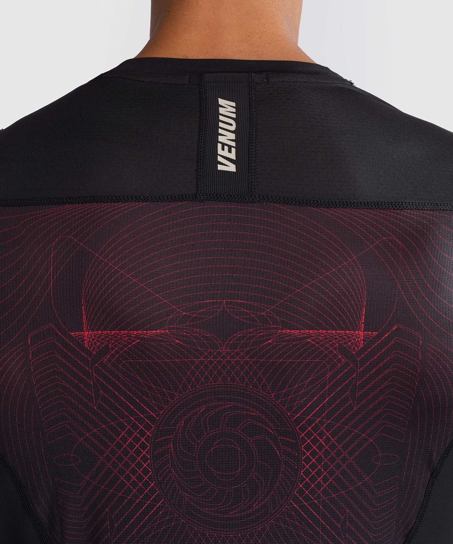 Venum G-Fit Air Rashguard de Manga Larga para Hombre - Negro Profundo/Rojo Fuego