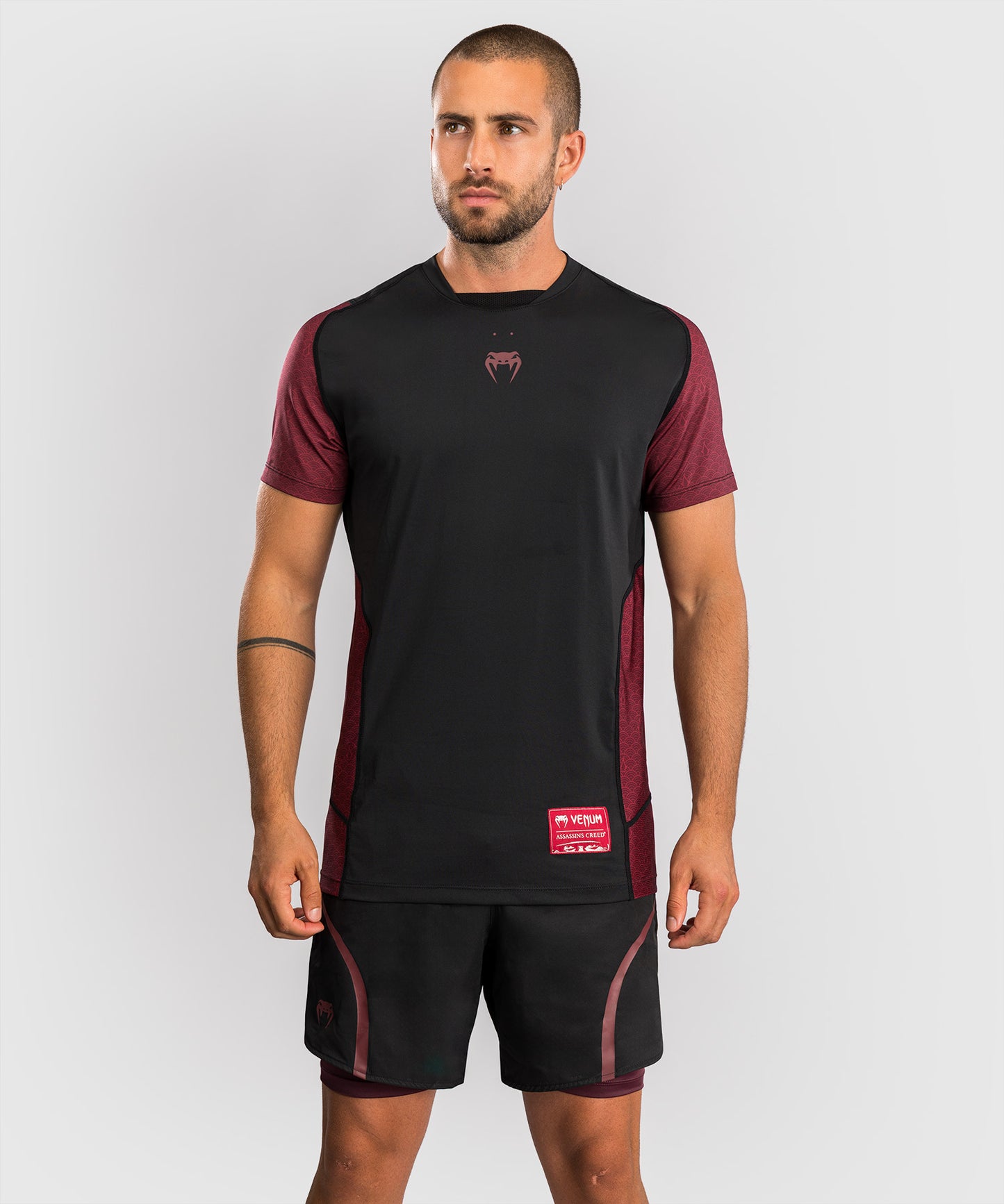 Venum x Assassin’s Creed Shadows Men’s Dry-Tech T-Shirt - Burgundy/Black