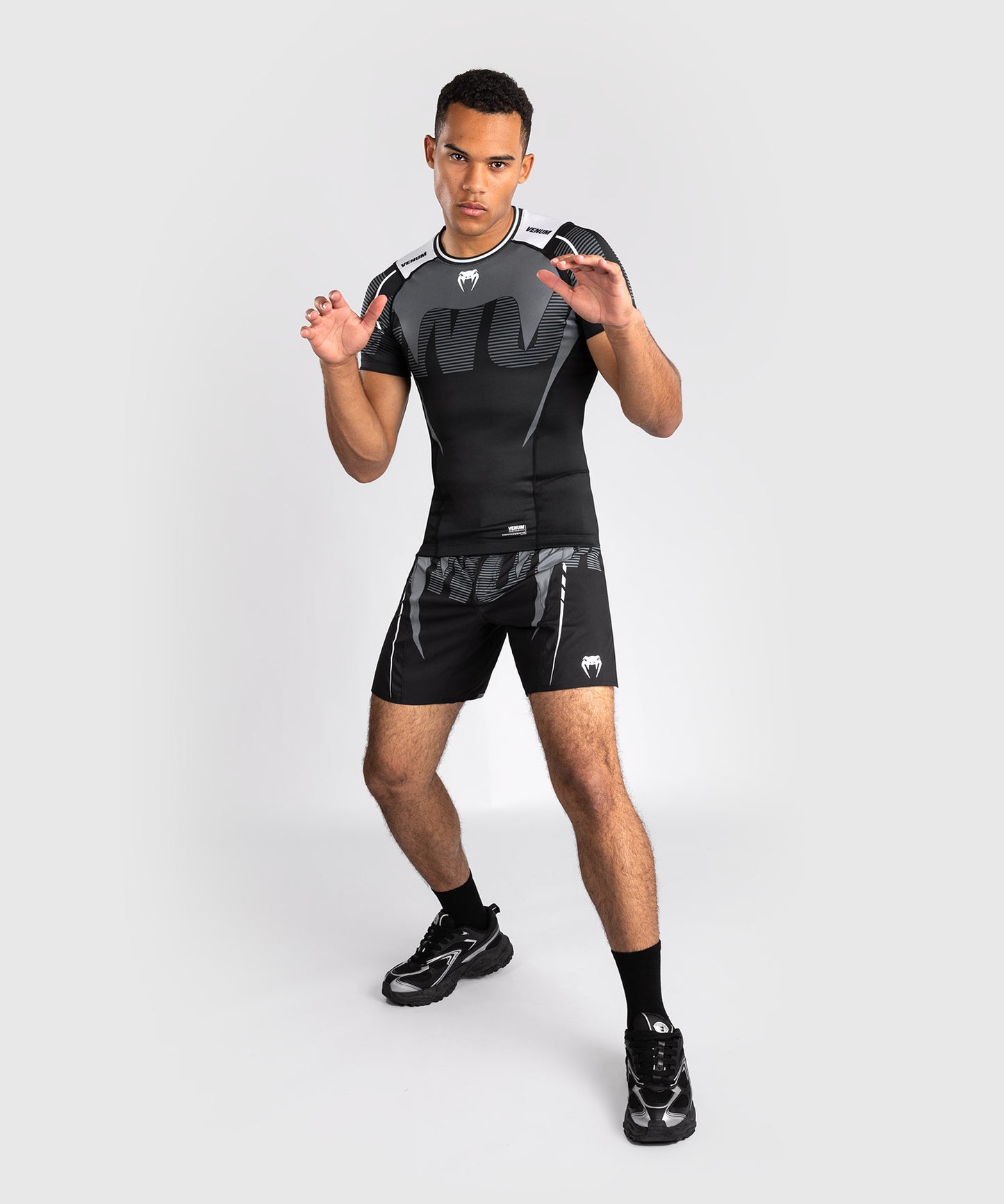 Venum Adrenaline Rashguard Manga Corta – Negro/Gris Plateado