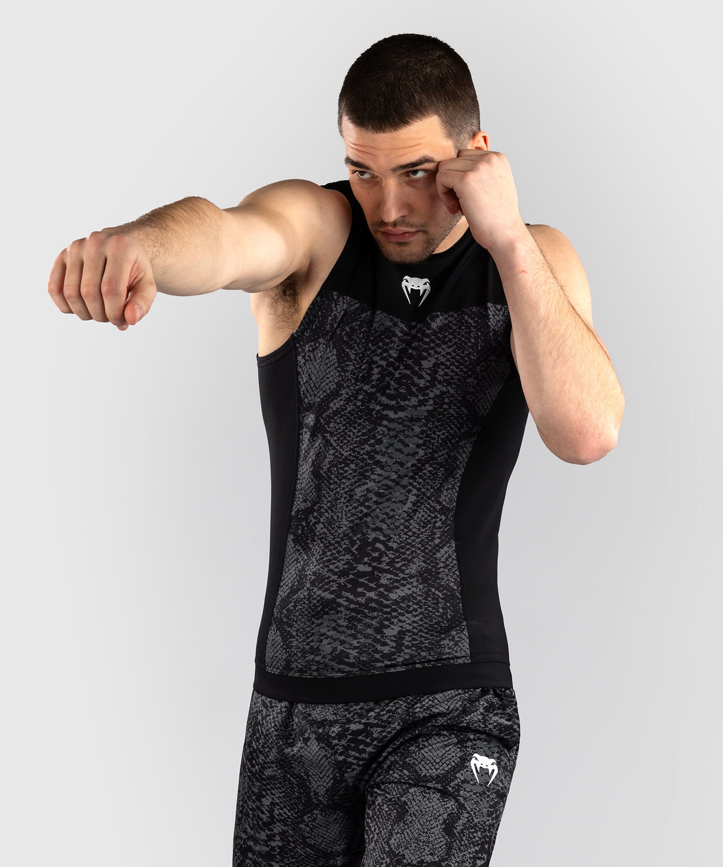 Venum G-Fit Scales Rashguard Sin Mangas – Negro/Gris Carbón