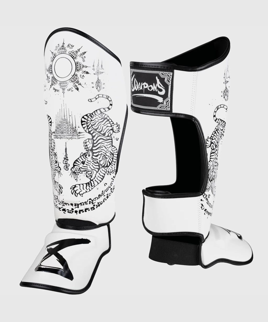 8 Weapons Sak Yant Tigers Espinilleras - Blanco/Negro