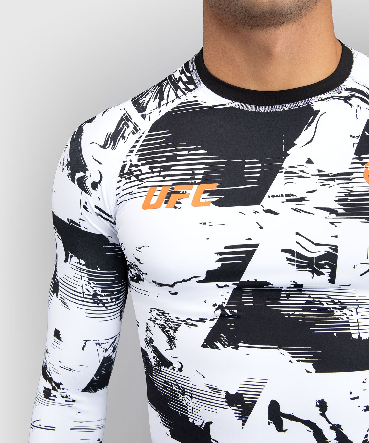 UFC Zenith by Venum Authentic Fight Week Rashguard de manga larga Performance Hombre - Blanco