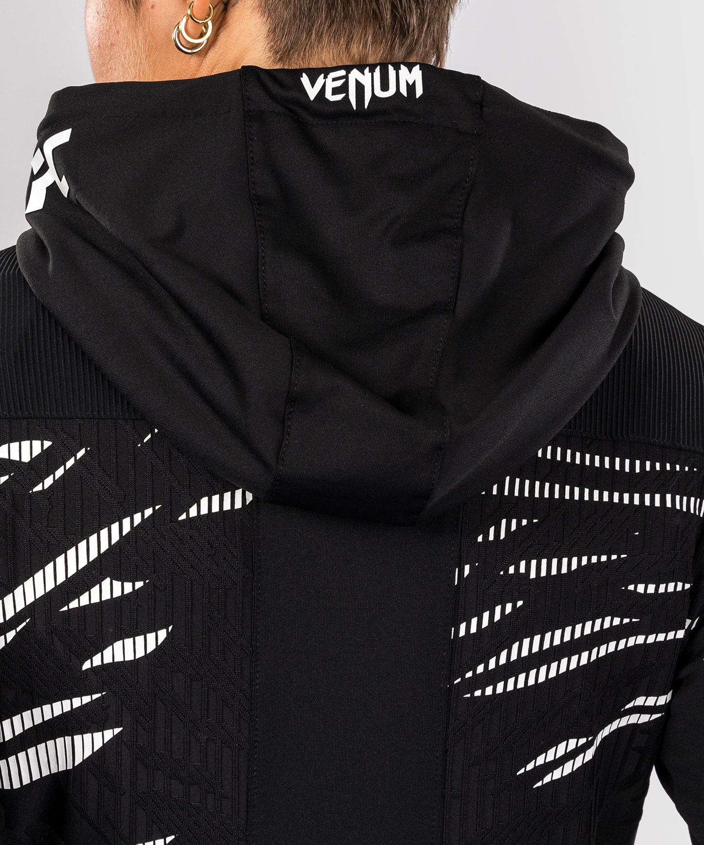 UFC Fusion by Venum Authentic Fight Night Damen Walkout Hoodie - Schwarz