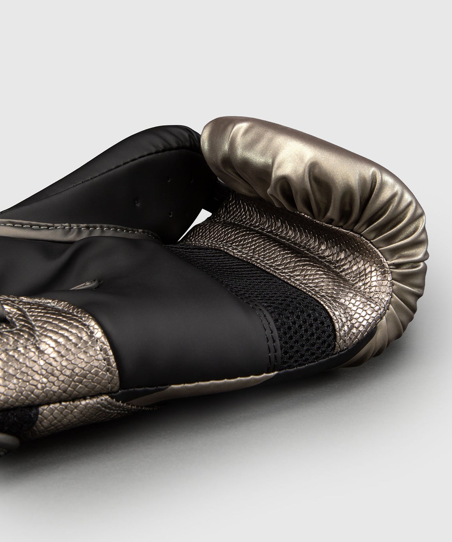 Venum Challenger 4.0 Scales Boxing Gloves -Silver/Black