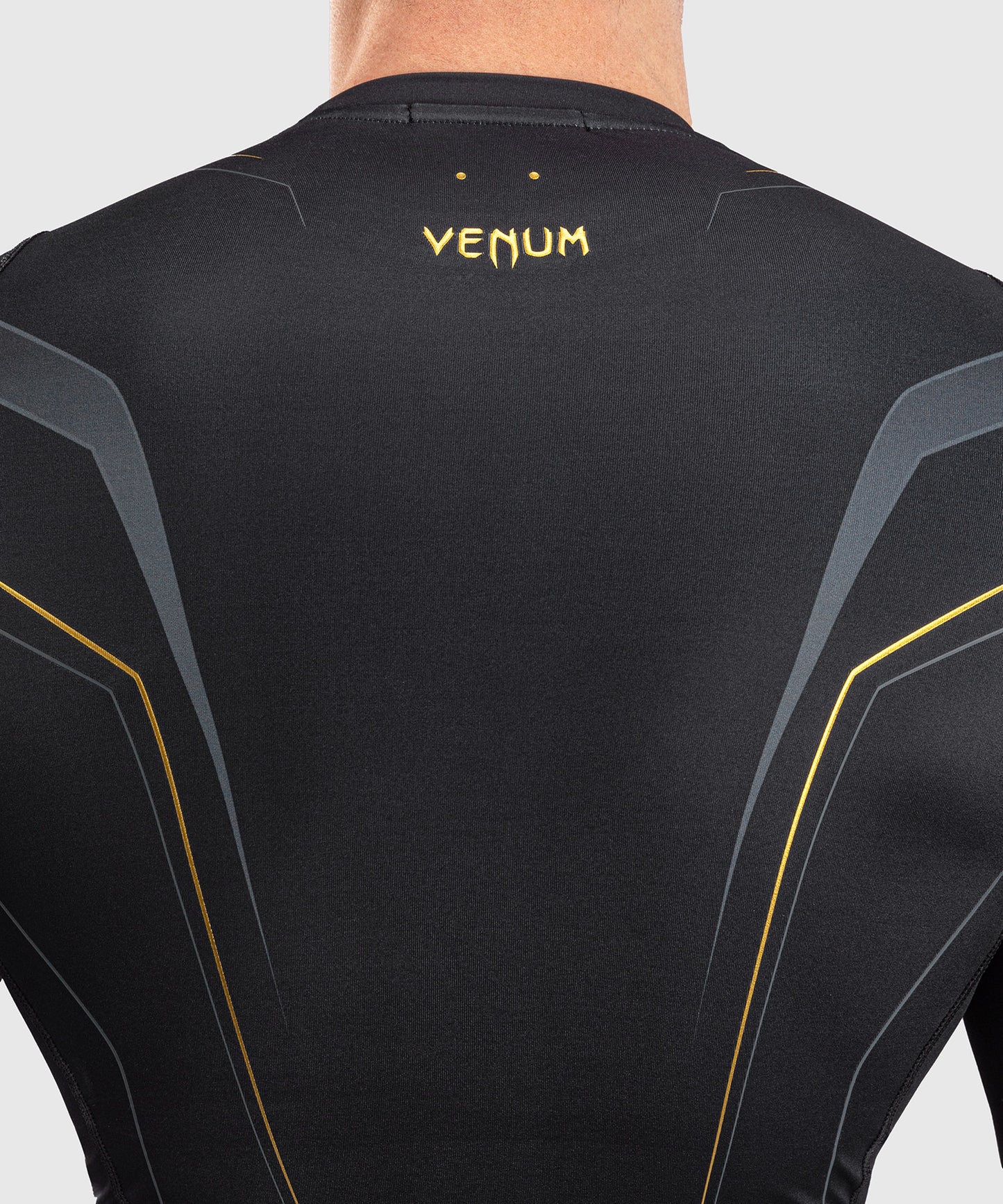 Venum Streamline Long Sleeve Rashguard - Black/Gold